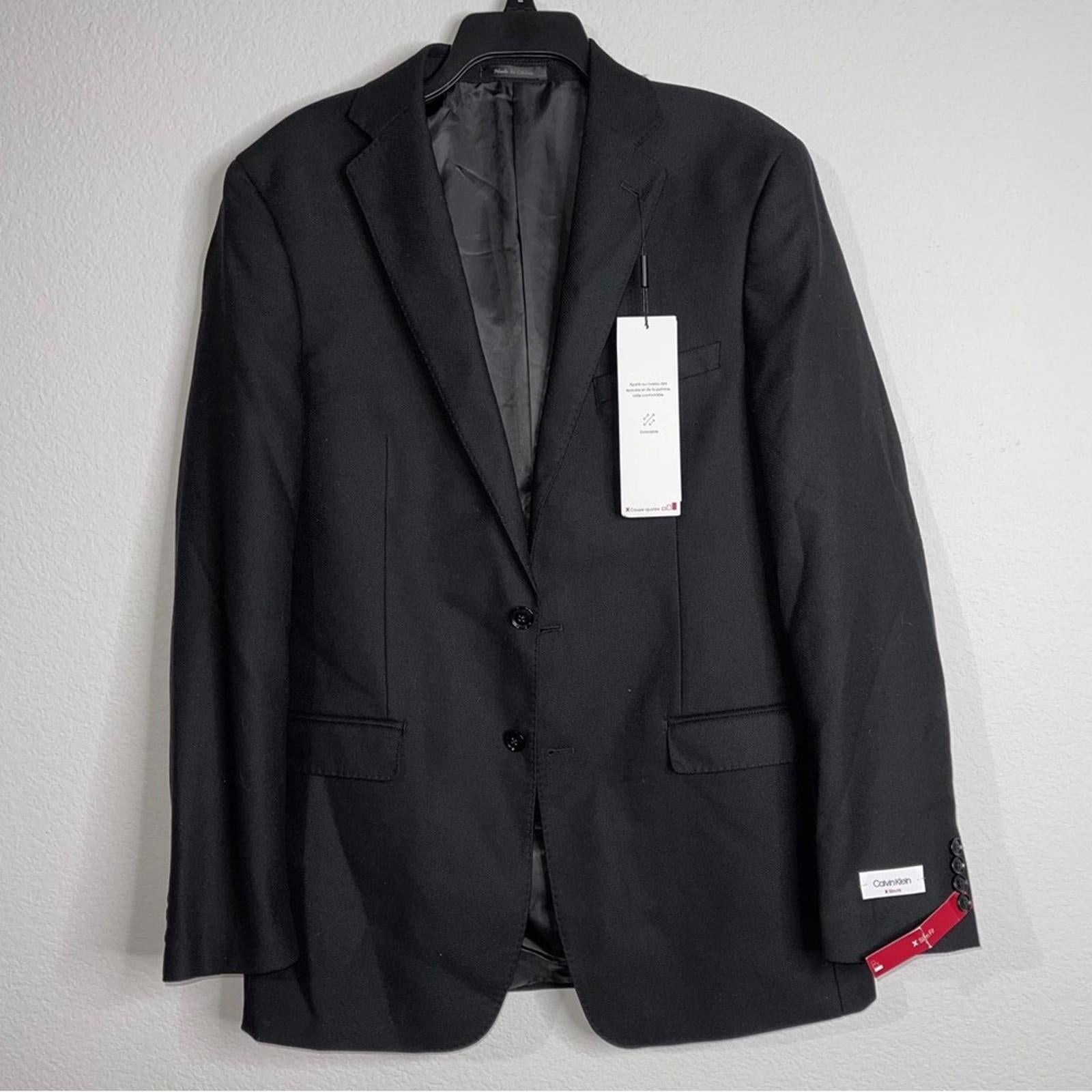 Calvin Klein Slim Fit Stretch Textured Sport Coat in Black, Size 41L NWT $295