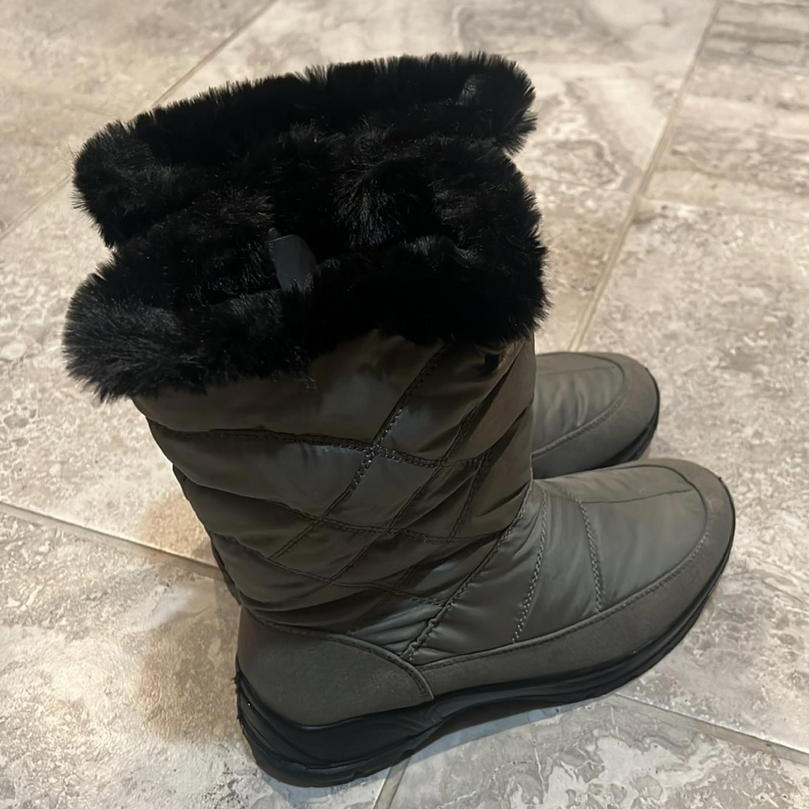Easy Street Easy Dry by Cuddle Waterproof Boots in Grey/Nylon Size 8 NEW in Box