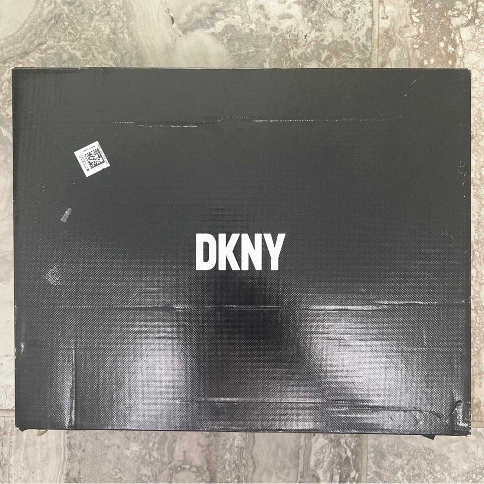 DKNY Bibiana Platform Sandals in Cream Size 9, Comes in Original Box Retail $139
