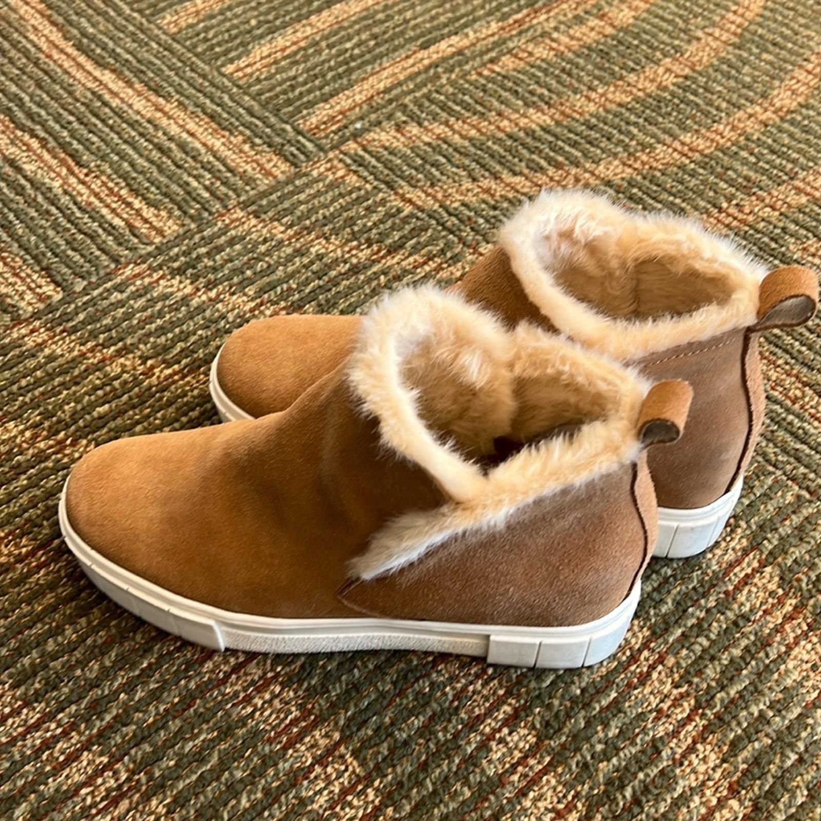 Dolce Vita Zali Sneakers in Praline Suede, Size 11, EXCELLENT