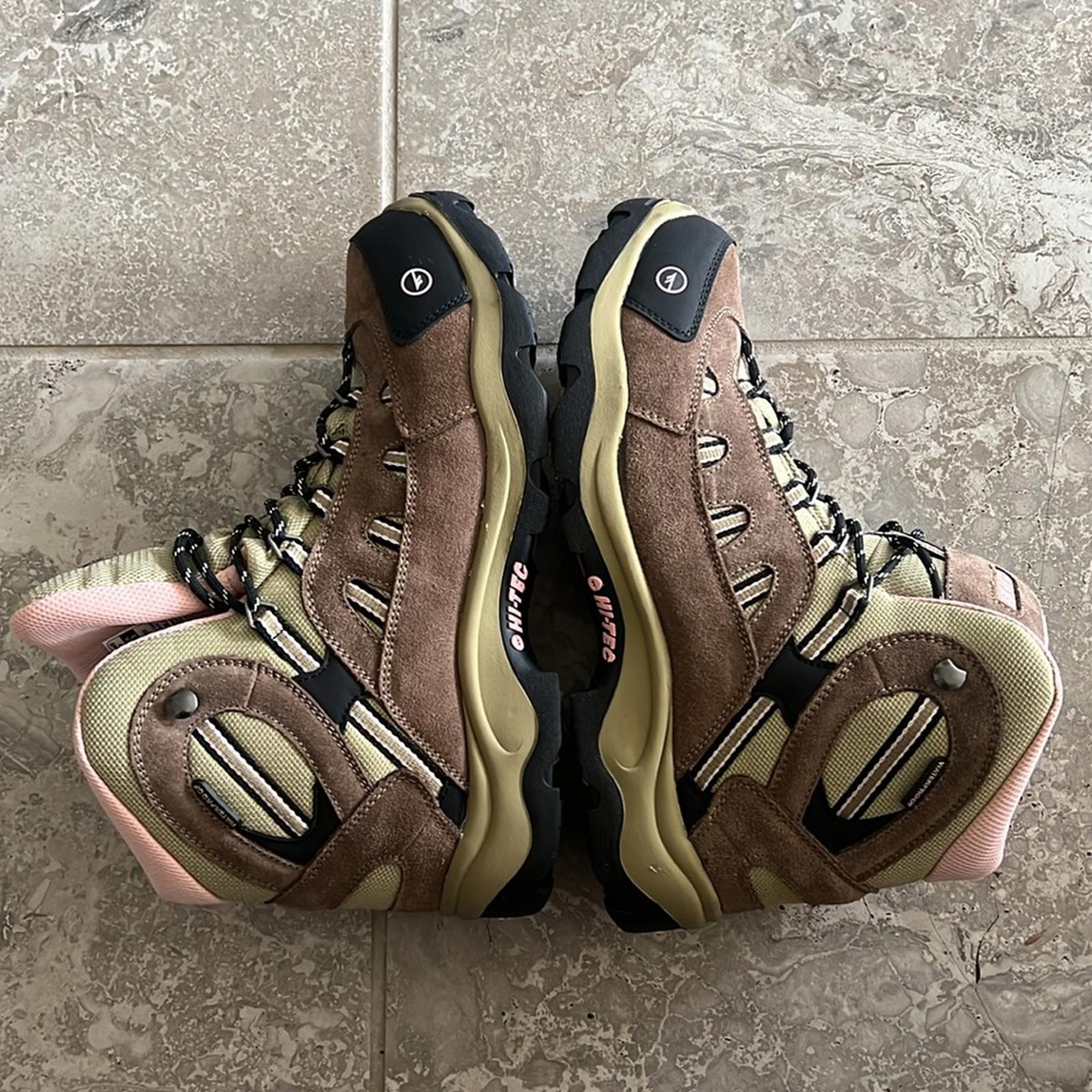 Hi-Tec Mesa Waterproof Hiking Boots in Taupe/Pink, Size 11, EXCELLENT!