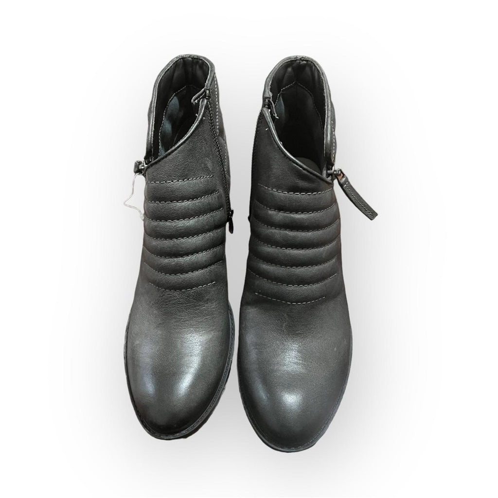 NEW Clarks Movie Retro Boots Dark Grey Leather, Size UK 6.5D, US 9M Retail $180