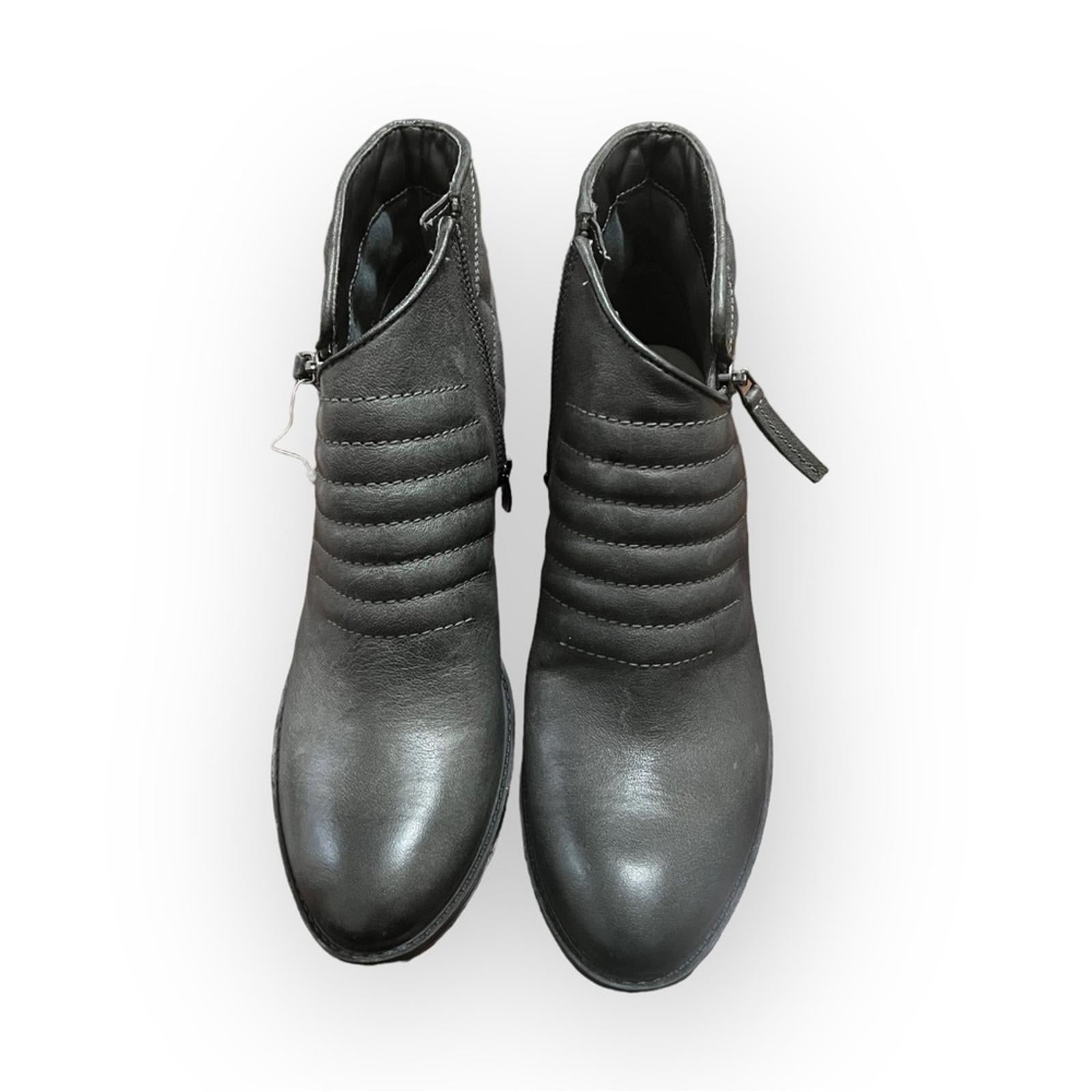 NEW Clarks Movie Retro Boots Dark Grey Leather, Size UK 6.5D, US 9M Retail $180