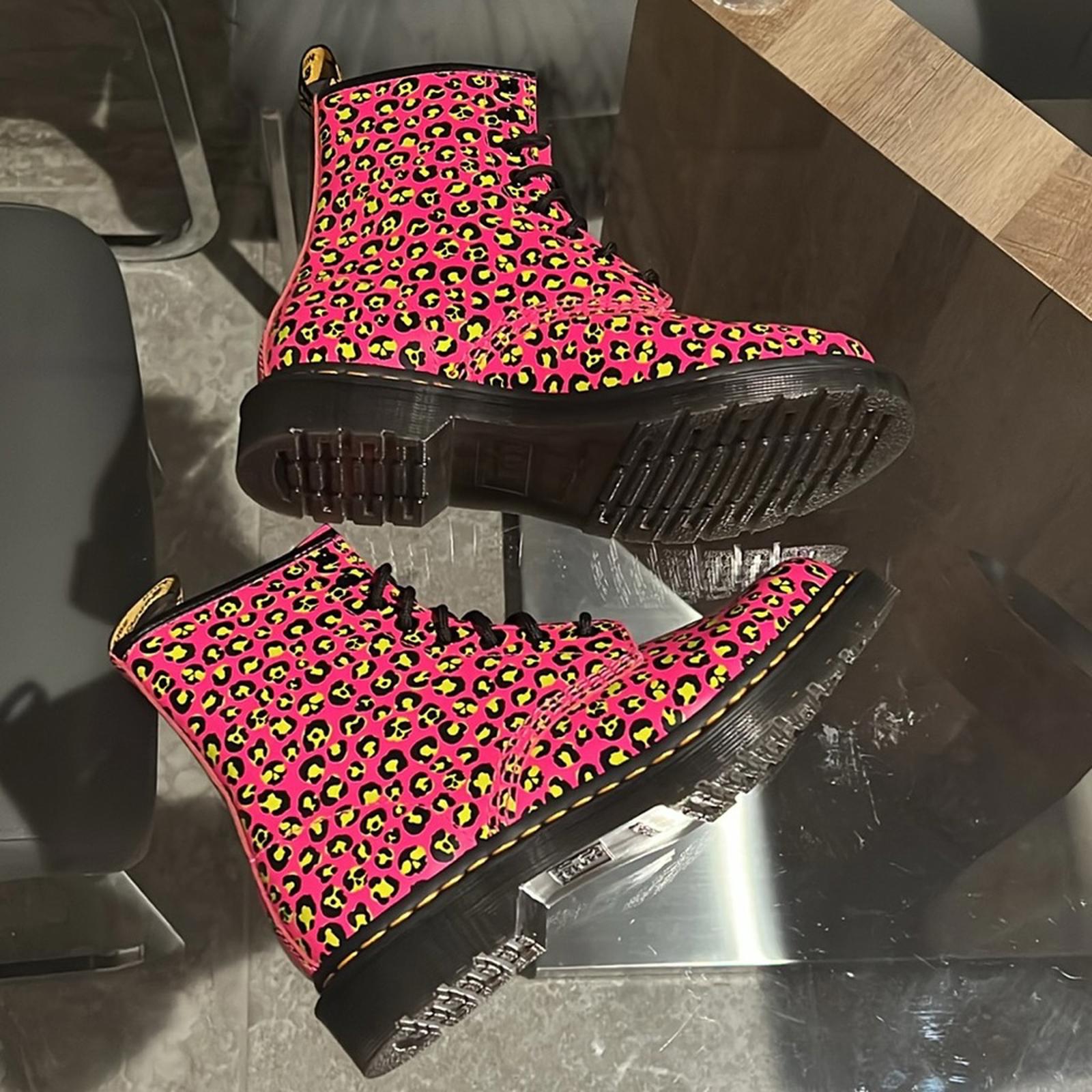 Dr Martens 1460 Leopard Smooth Leather Lace Up Boots, Pink Size 8 New w/o Box