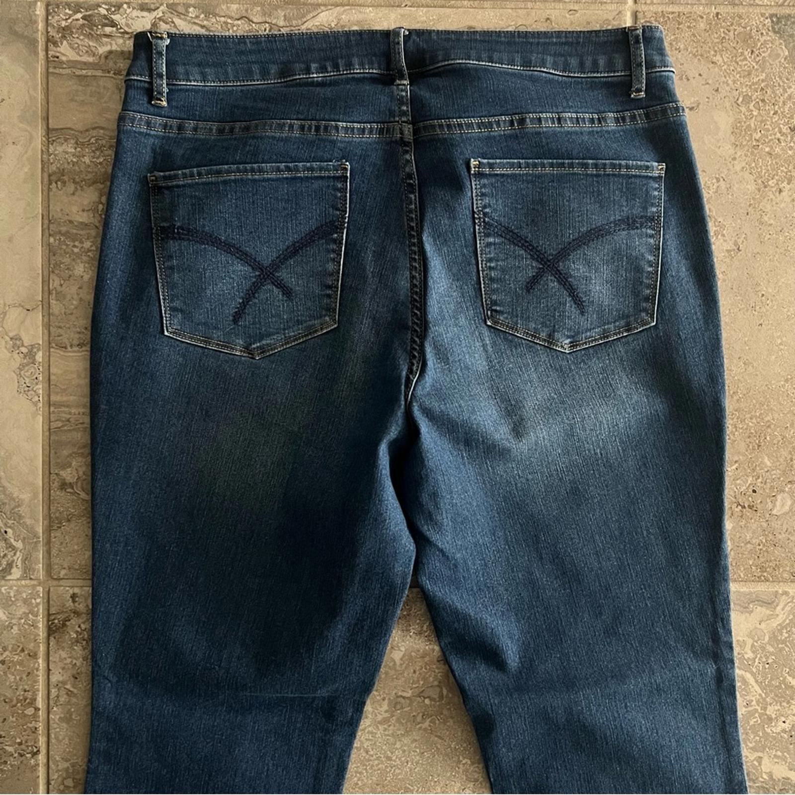 NEW Christopher & Banks Straight Leg Modern Fit Jeans, Med Stonewash, Size 10
