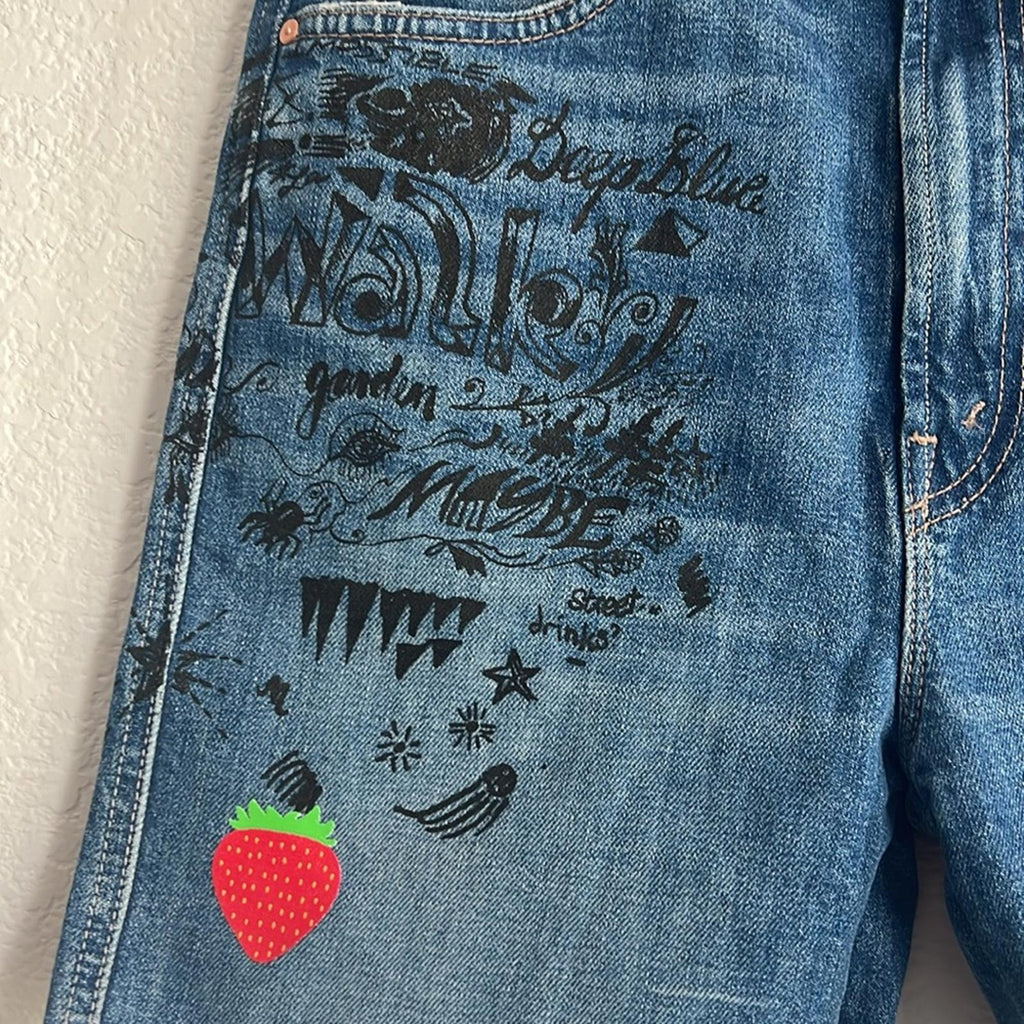 Mother High-Waisted Smokin’ Short Fray Jeans w/Strawberry Patch, Size 26 NWT