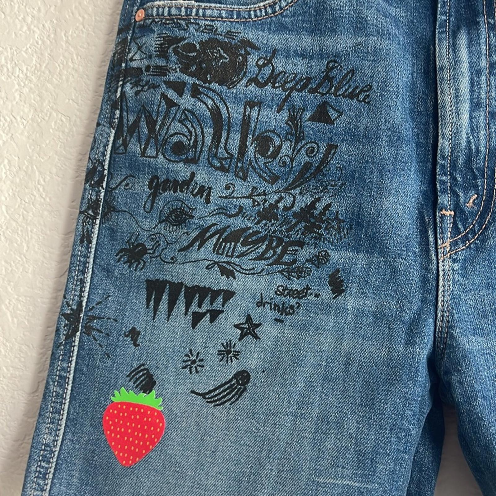 Mother High-Waisted Smokin’ Short Fray Jeans w/Strawberry Patch, Size 26 NWT