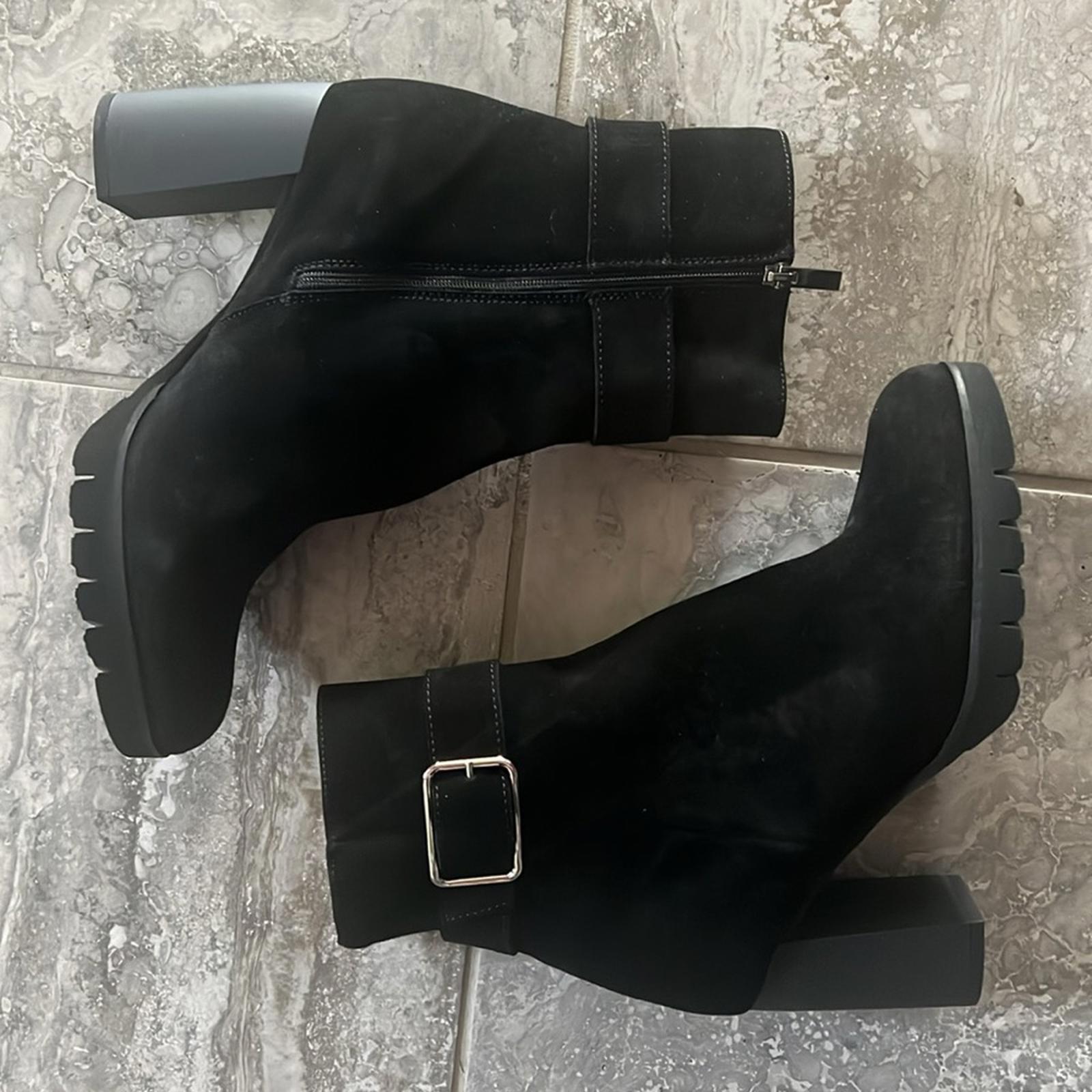 La Canadienne Buckle Accent Milo Block Heel Suede Boots, Size 11 New in Box $565