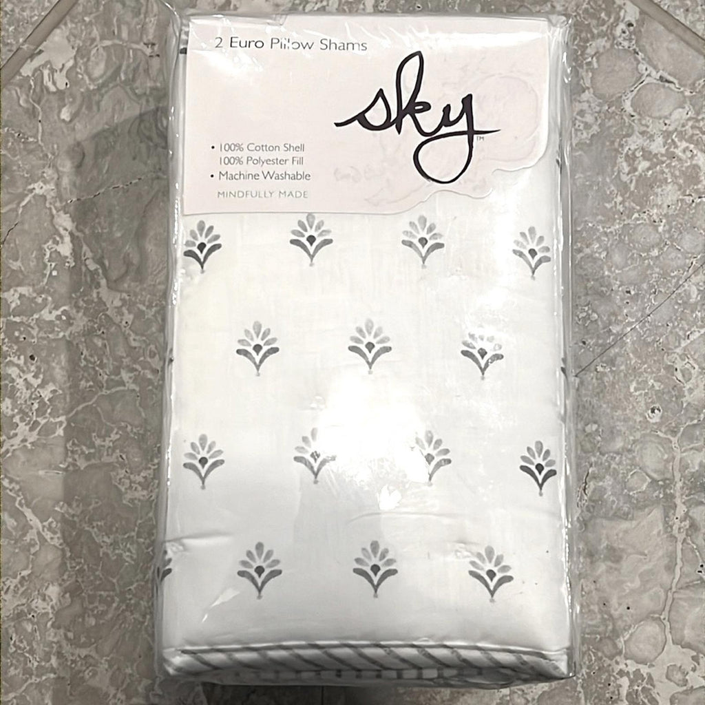 2 Sky Scallop Reversible Euro Shams in White & Grey New w/Tag