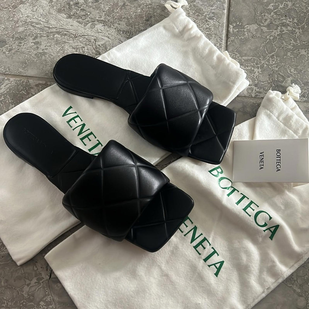 Bottega Veneta Lido Leather Flat Slides in Black, Size 42 -Like New Retail 1,250