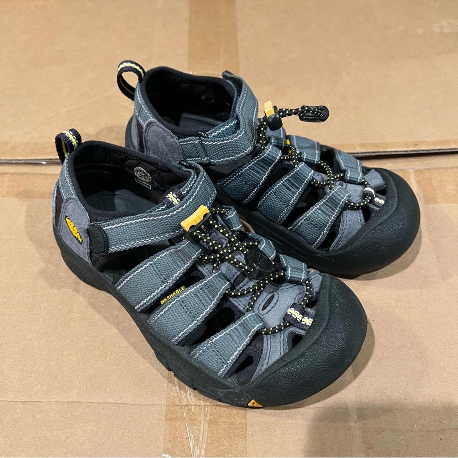 KEEN Newport H2 Sandals in Grey, NEW, Size 1