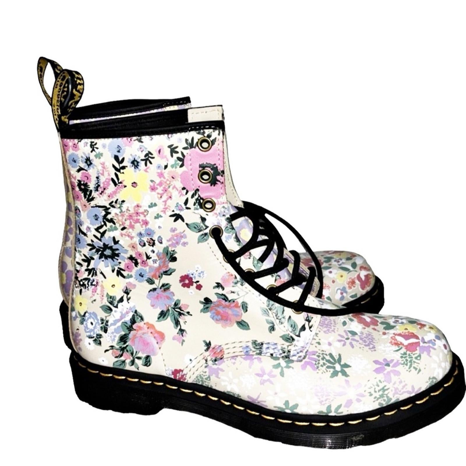 Dr. Martens 1460 Floral Lace Up Boots, Floral Beige, Size 5 New w/o Box