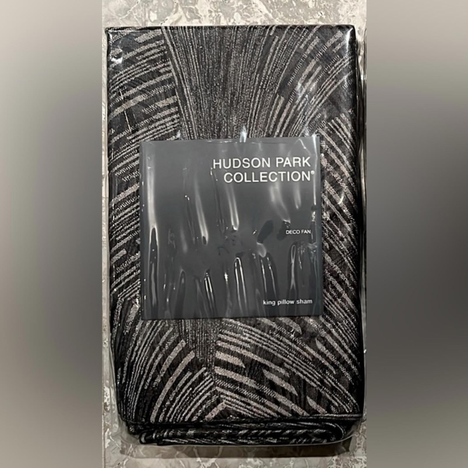Hudson Park Collection Deco Fan King Pillow Sham, New in Box $145