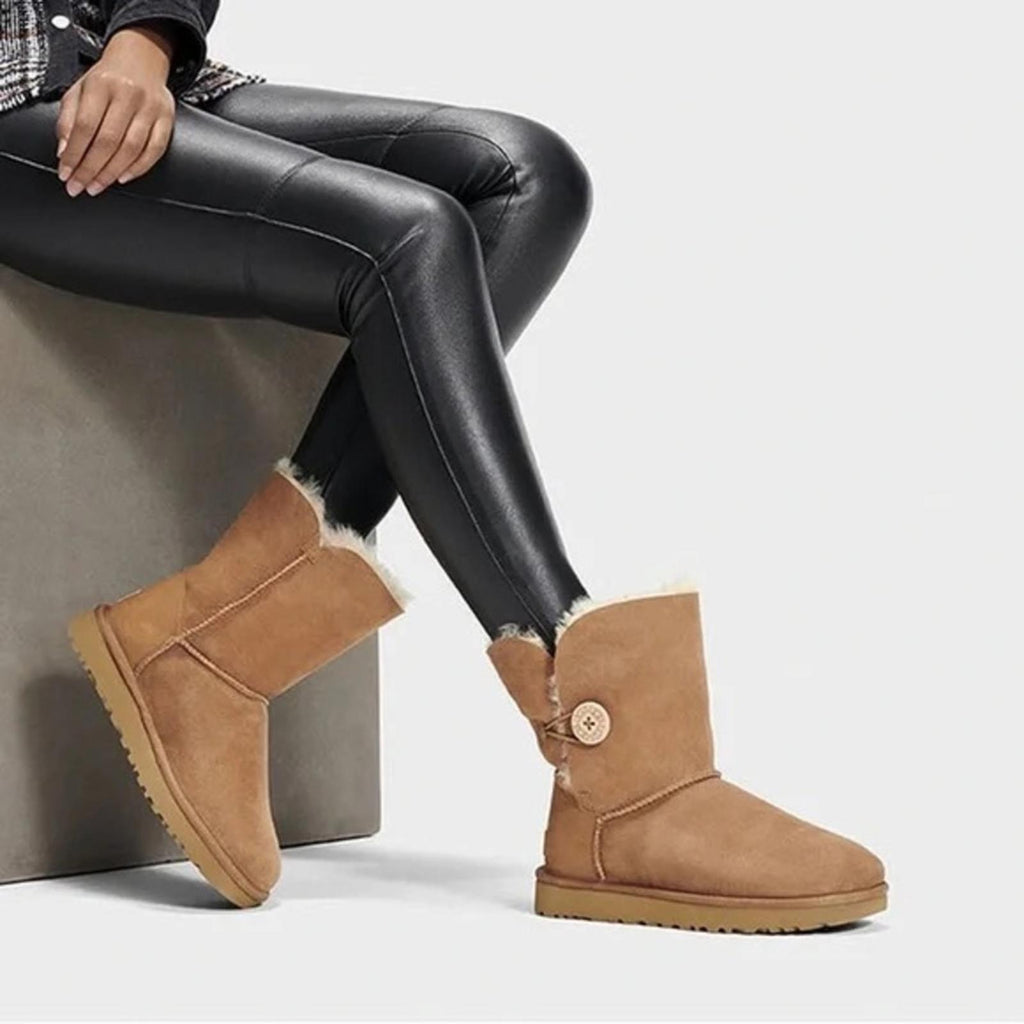 UGG Bailey Button II Boots in Chestnut, Size US11 EU42 NEW in Box