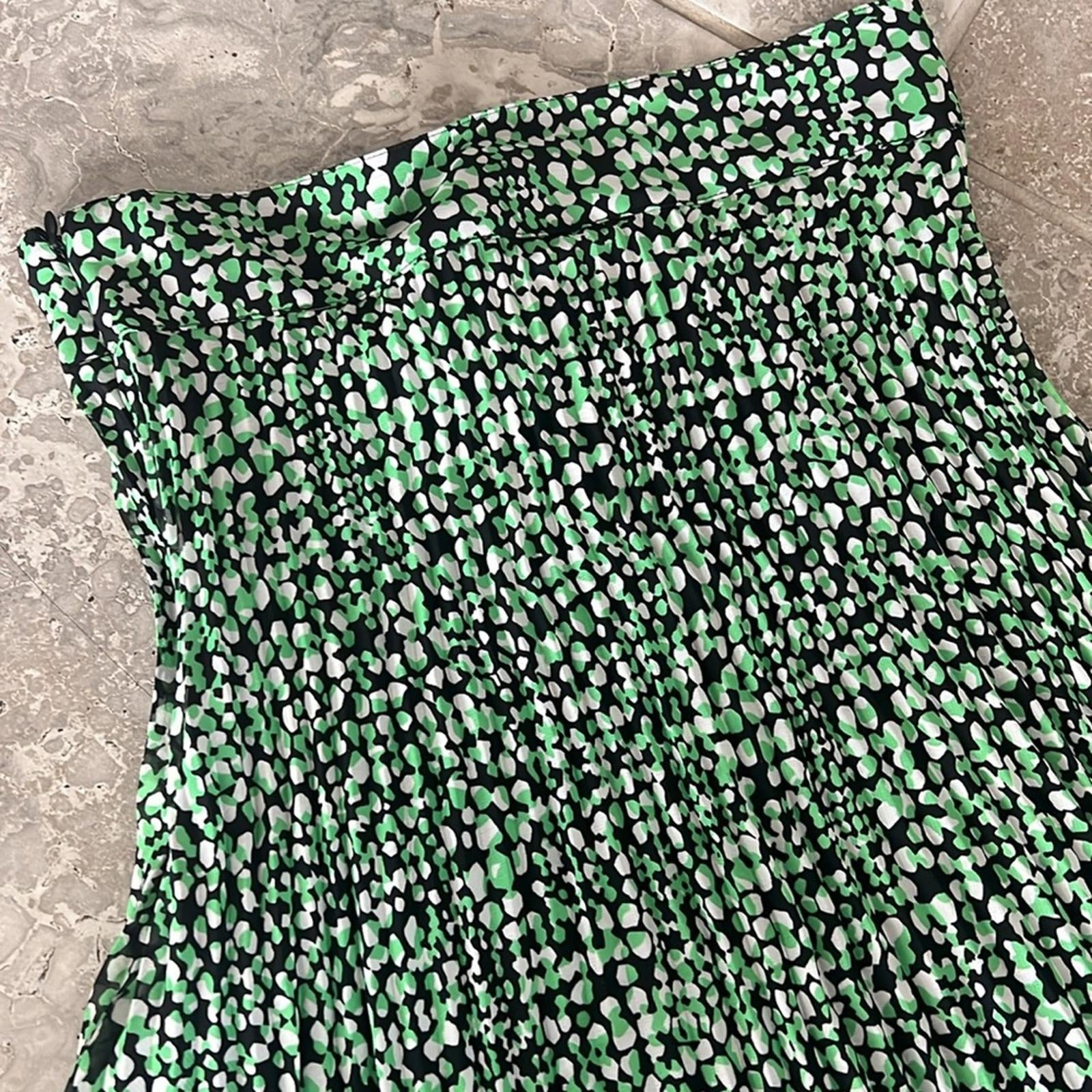 BOSS Vaplina Pleated Skirt in Midnight Fantasy, Size 2 New w/Tag, Retail $278