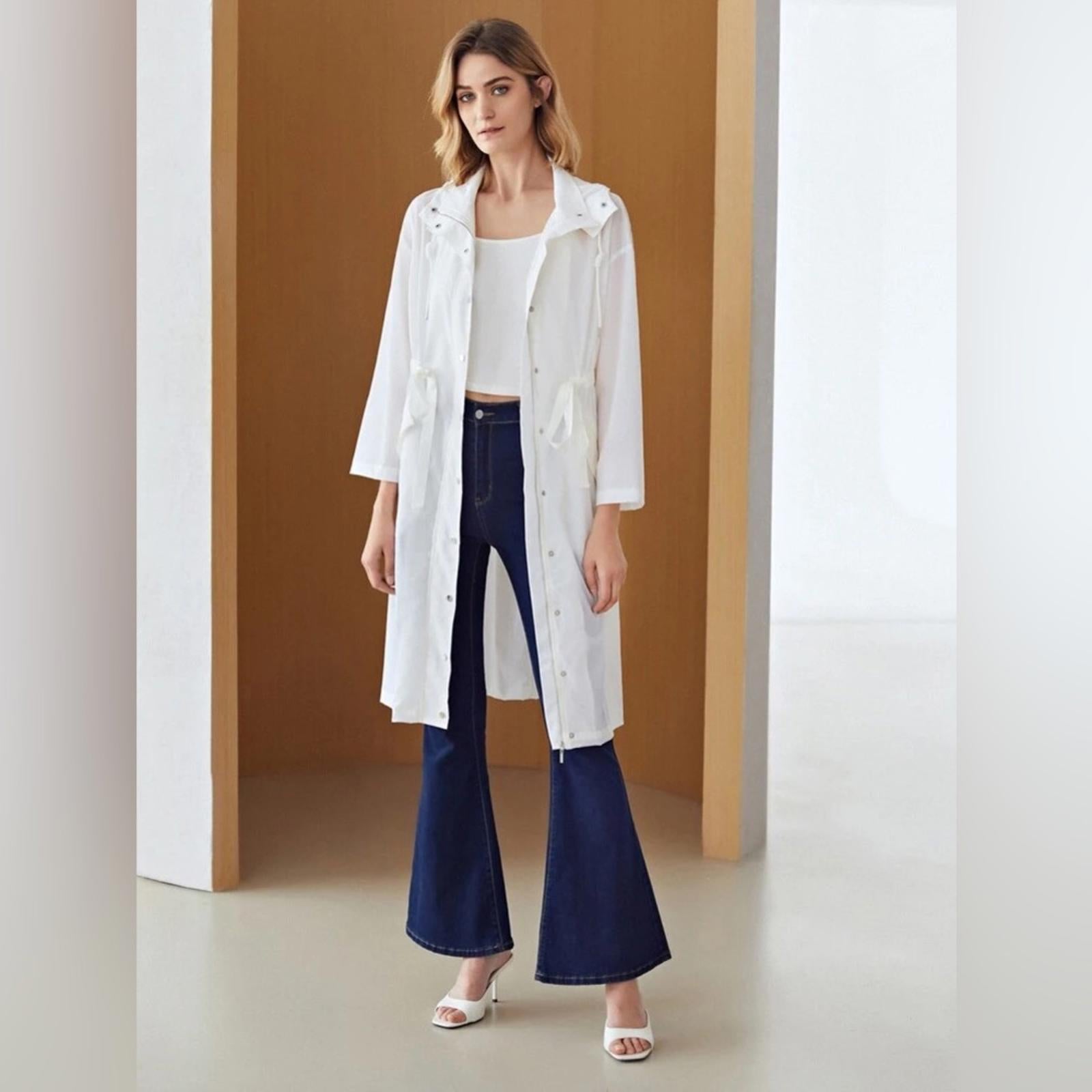 MOTF Lightweight Drawstring Trench Coat in White, Size L New in Packaging