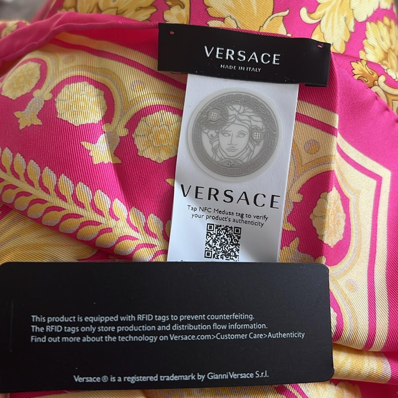 NEW Versace Barocco Print Silk Scarf Foulard Size 36”x35” New w/Tag $575