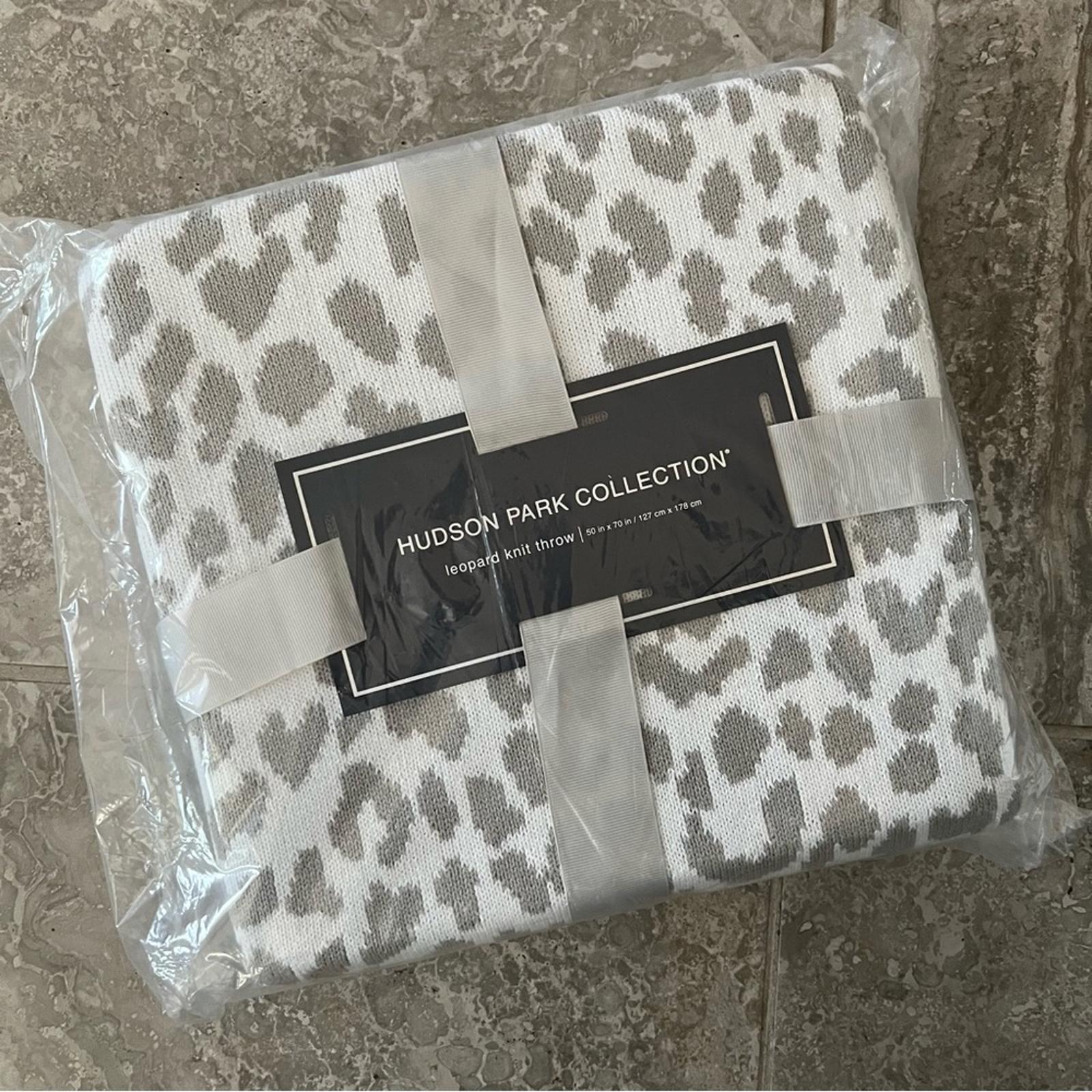 Hudson Park Leo Print Knit Throw, Size 50”x70” New w/Tag Retail $140