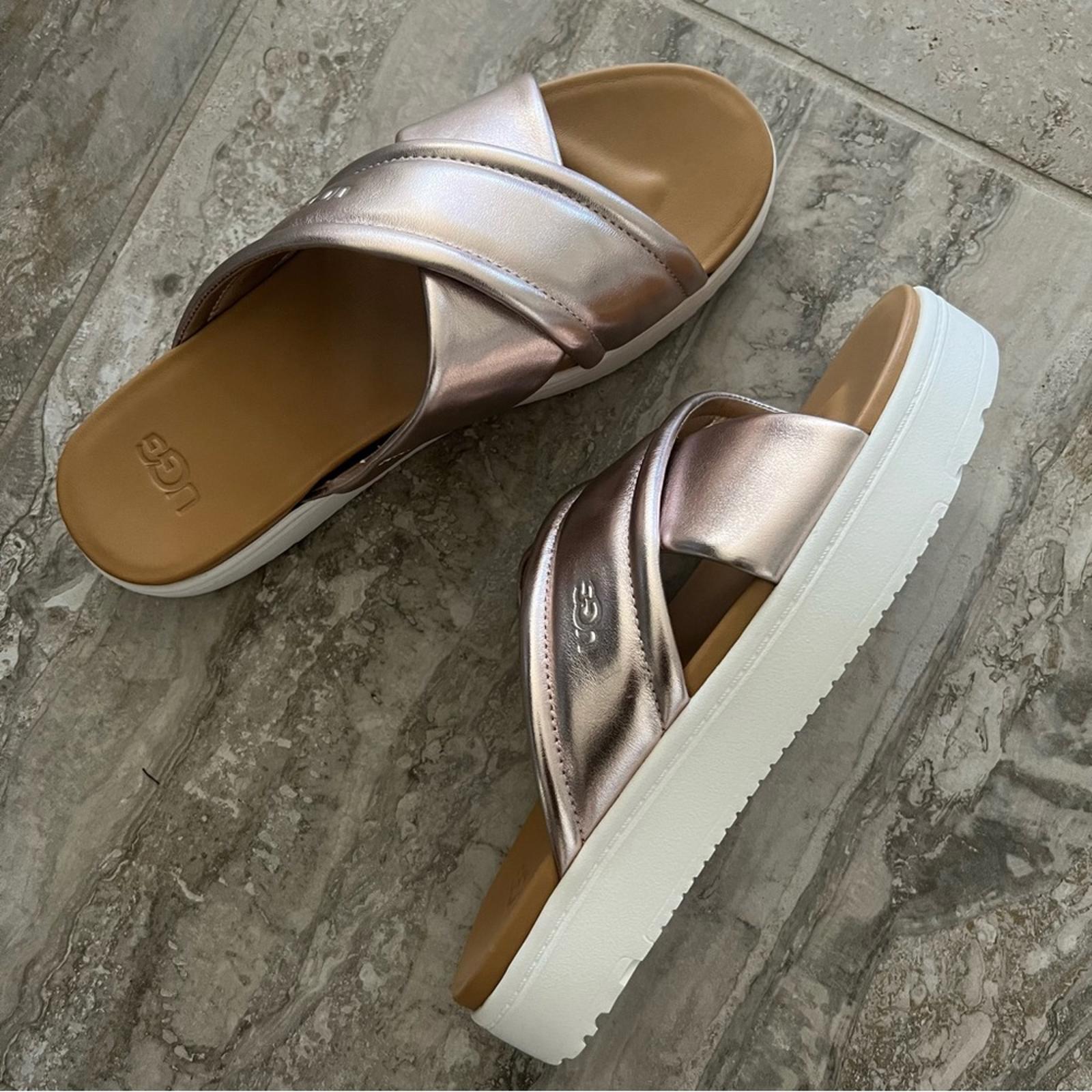 UGG Zayne Leather Platform Sandals, Metallic Blush & White Size 6 New w/o Box