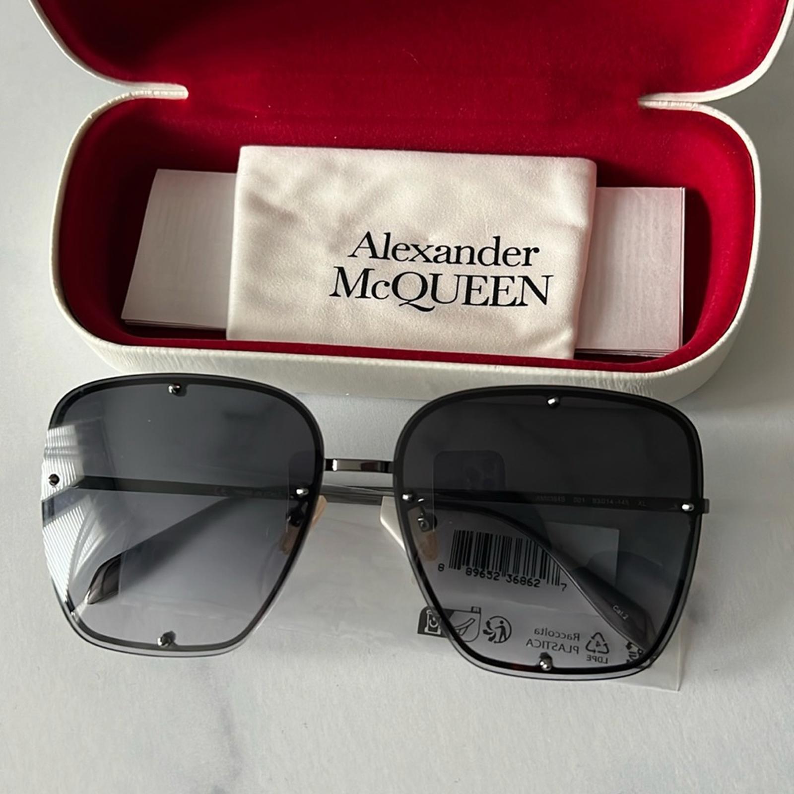 NEW Alexander McQUEEN Oversize Square Frame Sunglasses, 63mm New w/Case
