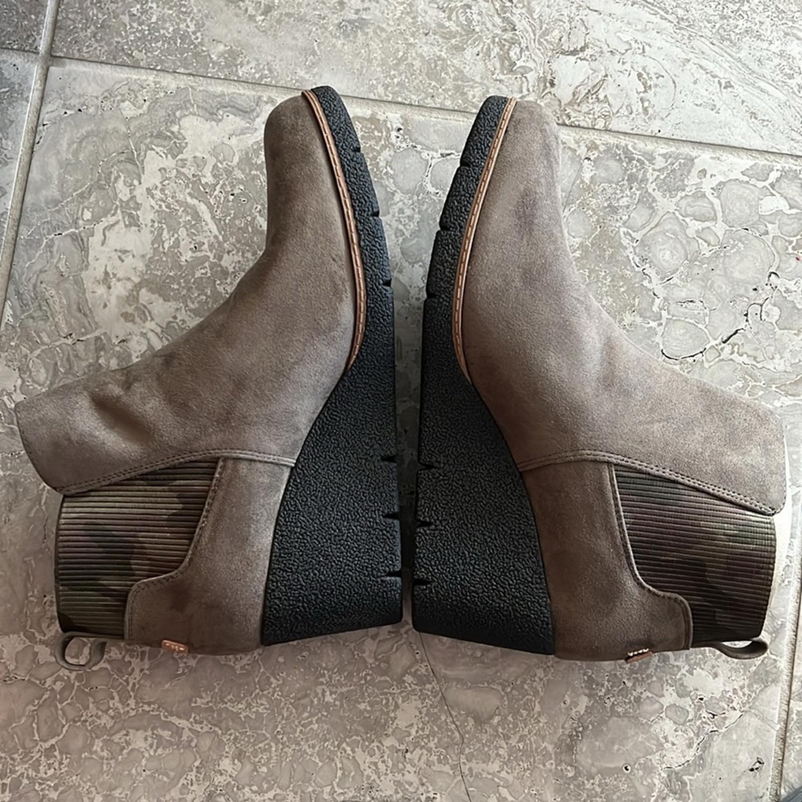 Dr. Scholl's Lean In Wedge Chelsea Boots Olive, Size 11, New in Box