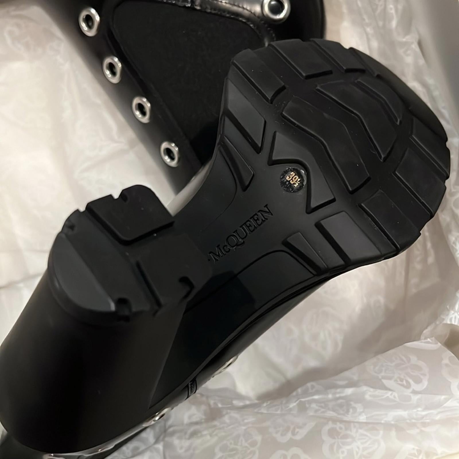 NEW Alexander McQueen Tread Grommet Embellished Boots Black Size 39.5, NWT $1290