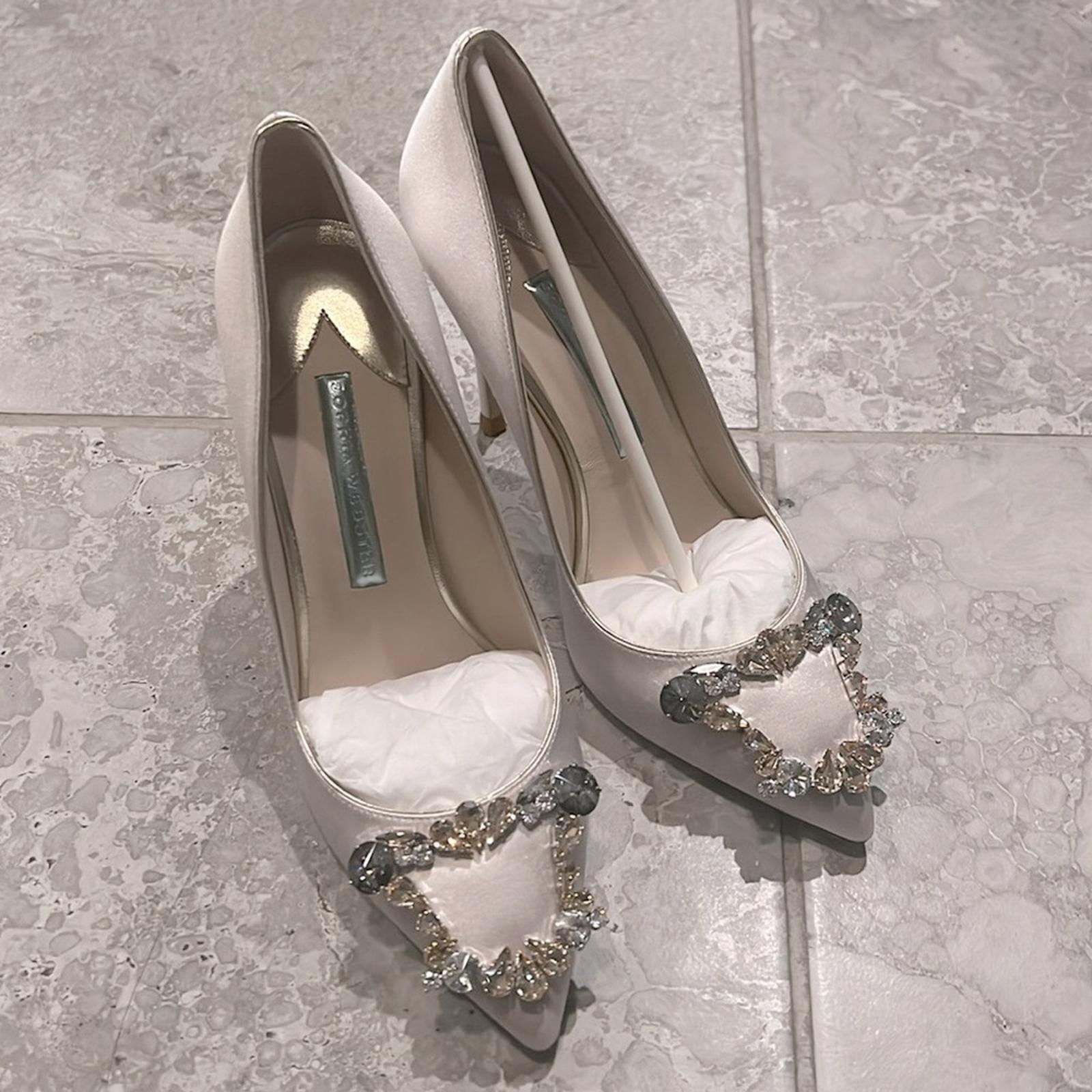Sophia Webster Margaux Embellished Pointed Toe Pumps in Ivory Satin, Size 38 NEW