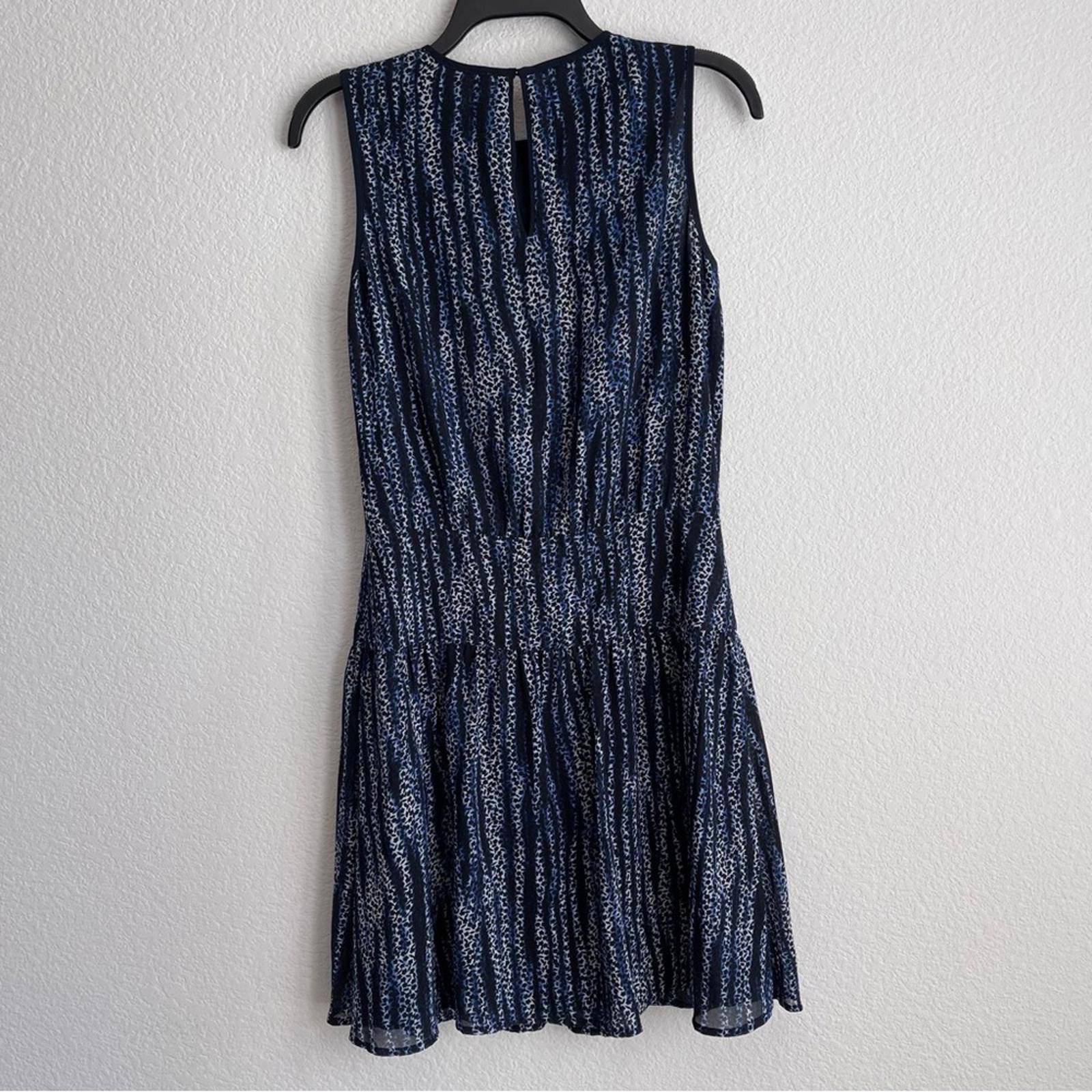 Michael Kors Burnell Smocked Georgette Dress in Navy, Size 0 EXCELLENT $160