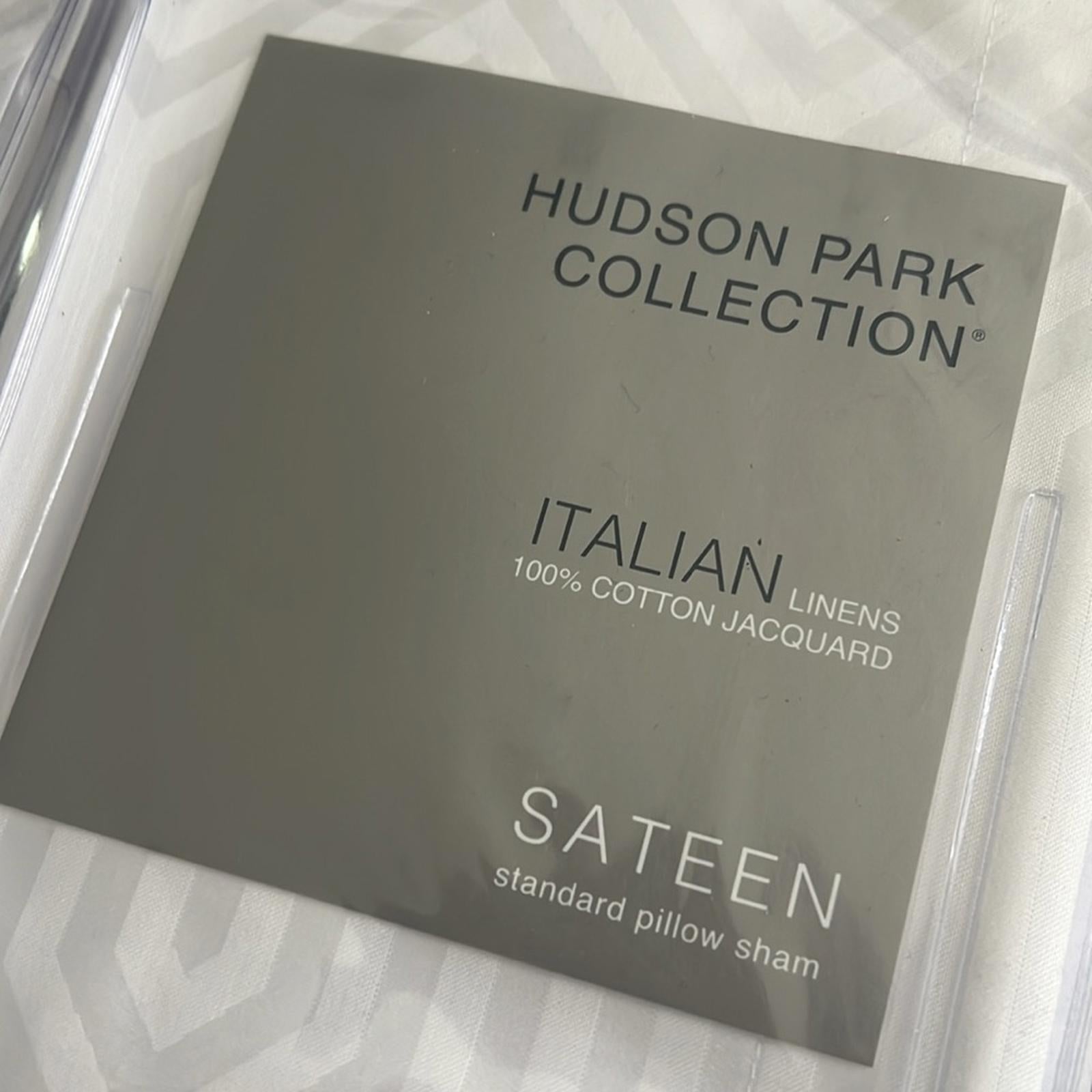 3-Pc Hudson Park Collection Italian Tivoli Jacquard Duvet + 2Shams Sz Queen $855