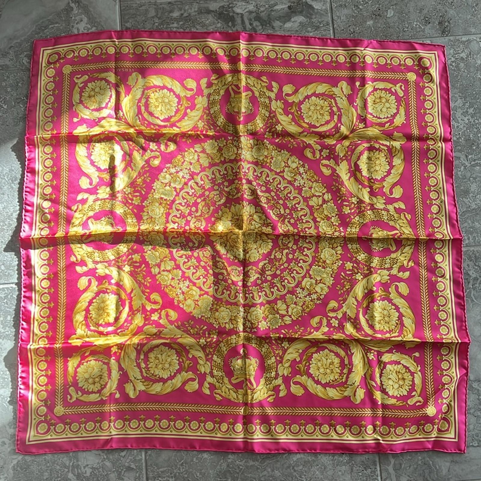 NEW Versace Barocco Print Silk Scarf Foulard Size 36”x35” New w/Tag $575