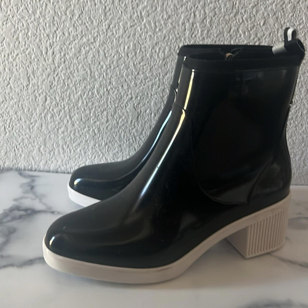Kate Spade Puddle Rain Booties in Black/Parchment, Size 6 New in Box