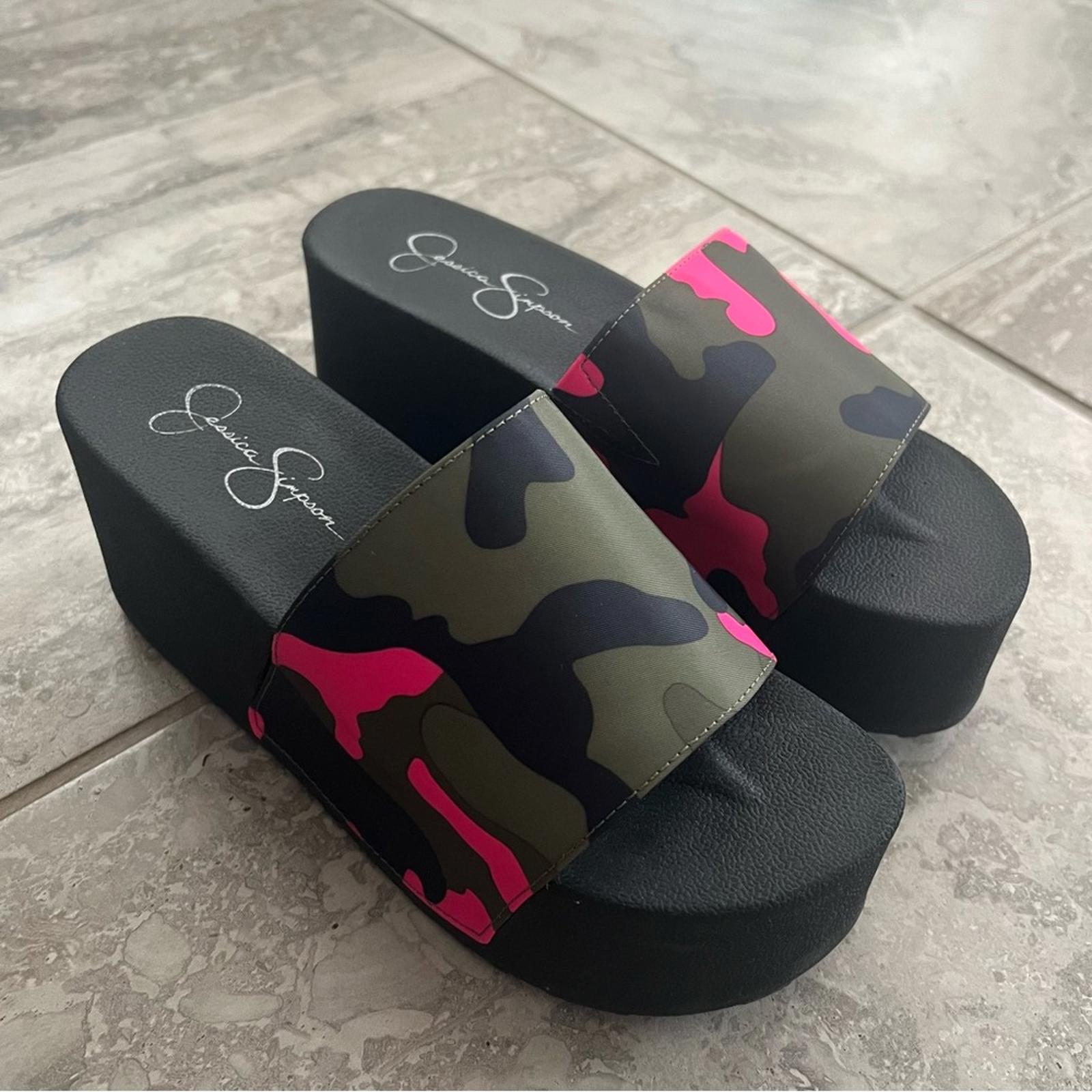 Jessica Simpson Camo Slide Platform Sandals, Size 9, New in Box