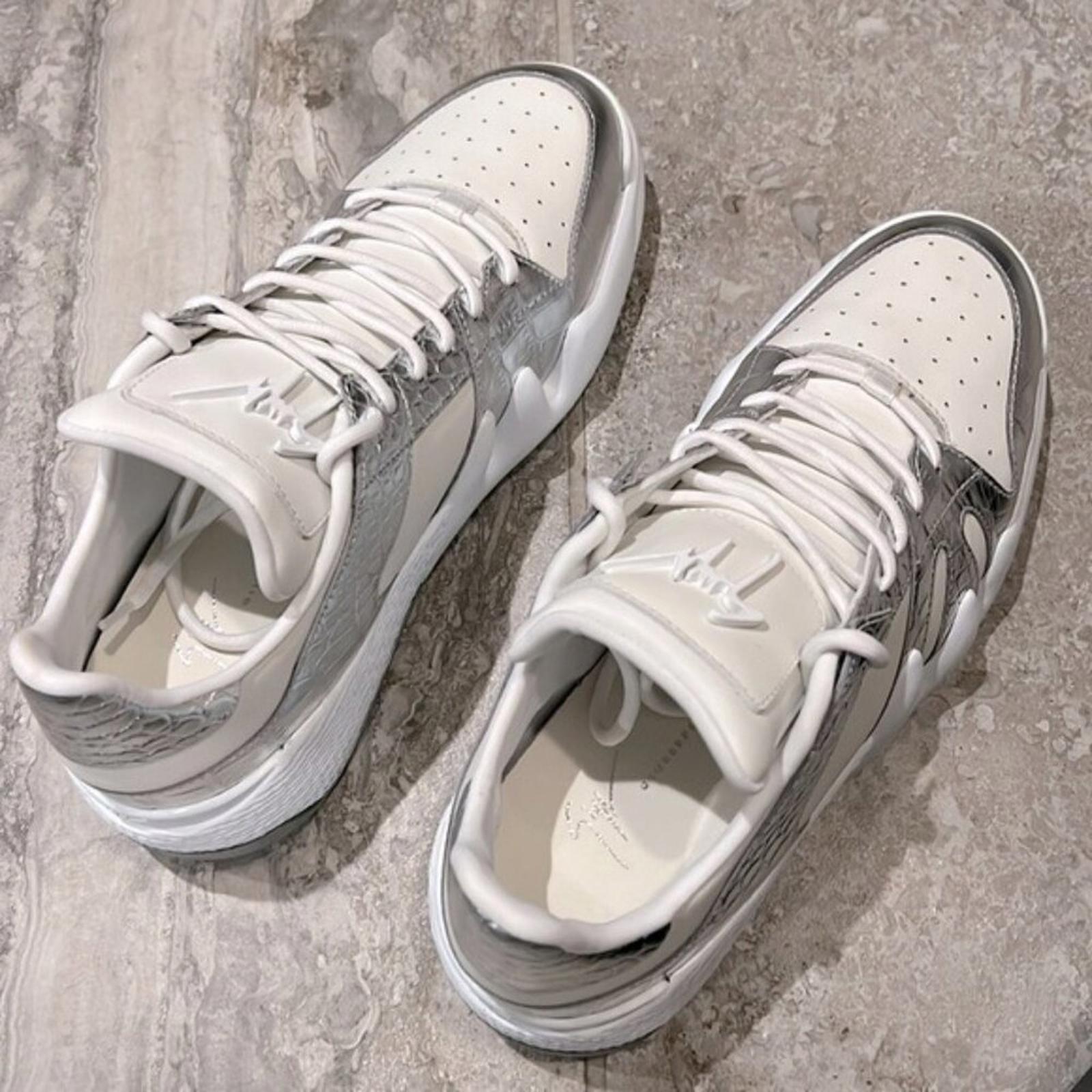 Giuseppe Zanotti Talon Metallic Trim Low Top Sneakers Size 42.5 NEW +Dust Bag