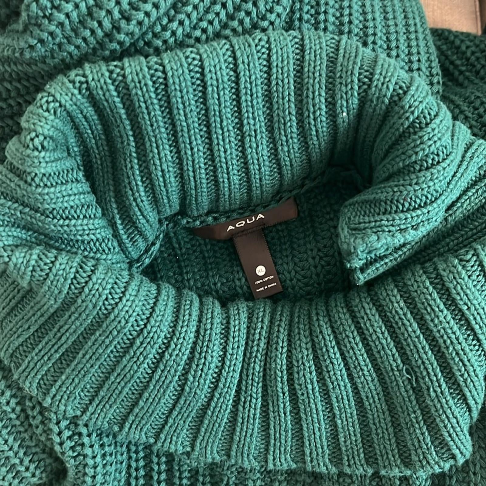 AQUA Cutout Turtleneck Sweater in Emerald Green Size XL New w/Tag