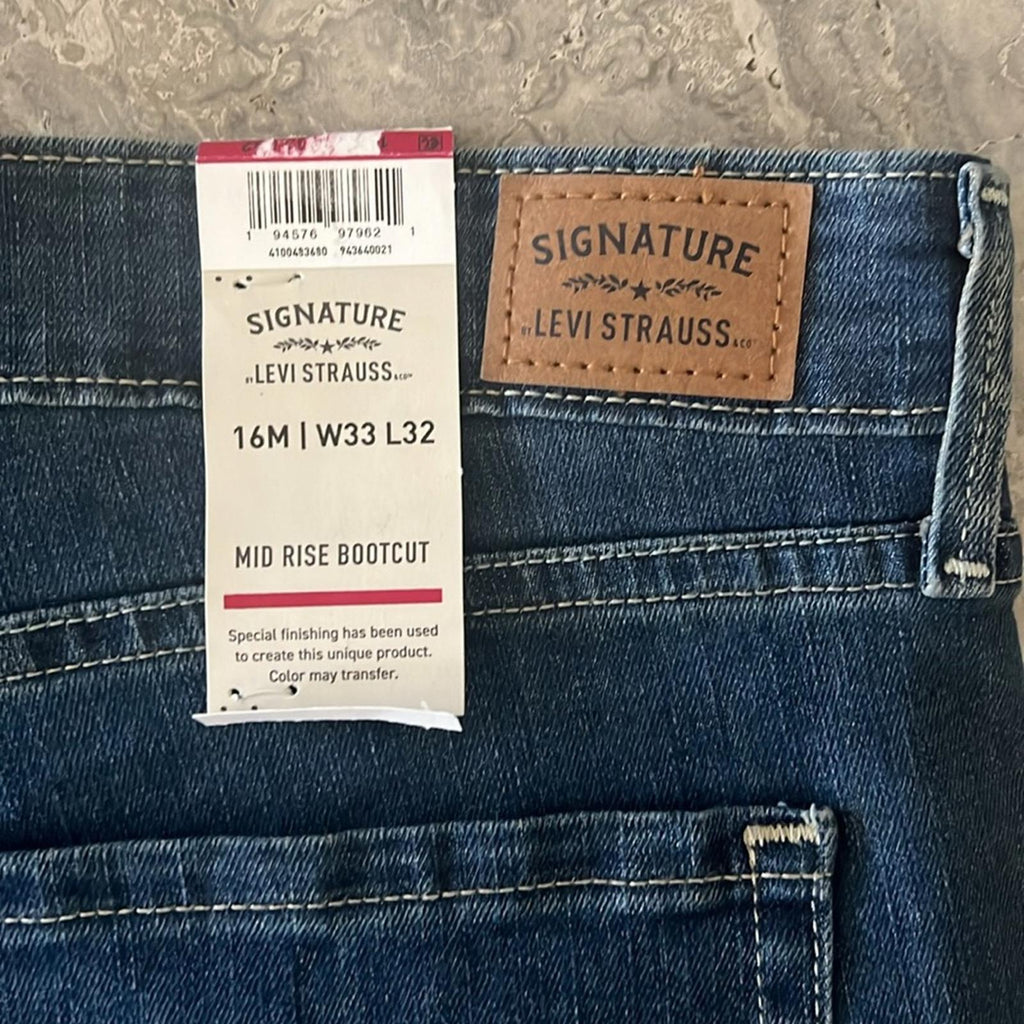 NWT Signature Levi Strauss Mid Rise Bootcut Jeans, Size 16 W33 L32 New w/Tag