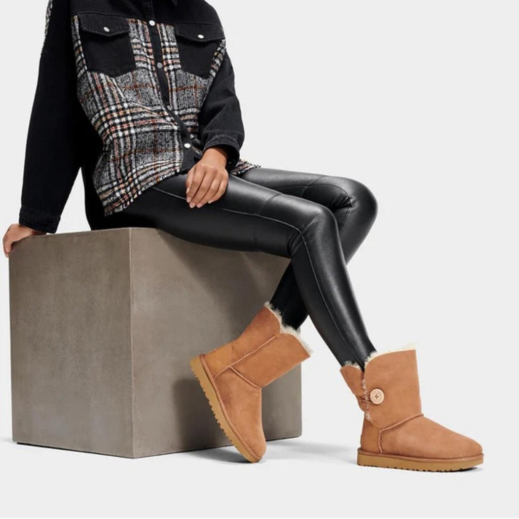UGG Bailey Button II Boots in Chestnut, Size US11 EU42 NEW in Box