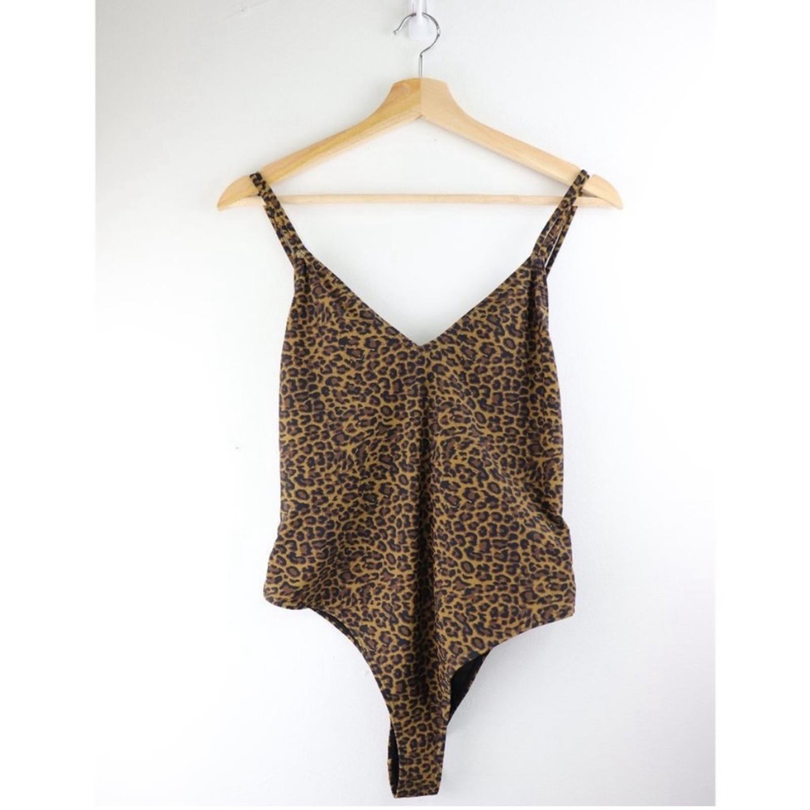 Kendall + Kylie Ring Back V-Neck One Piece Swimsuit Size M, New w/Tag $120