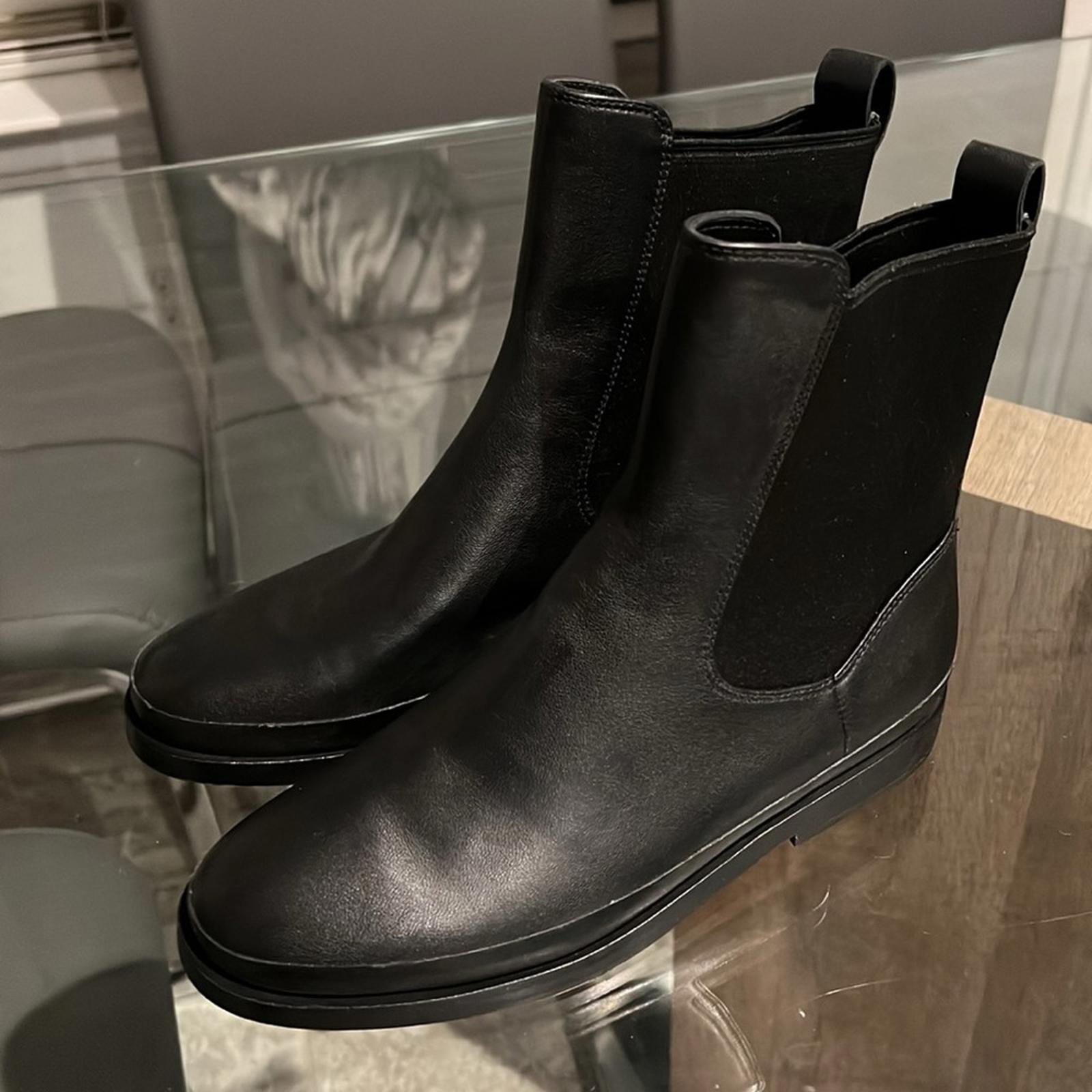 NEW Vince Cecyl Chelsea Leather Ankle Boots in Black, Size 7