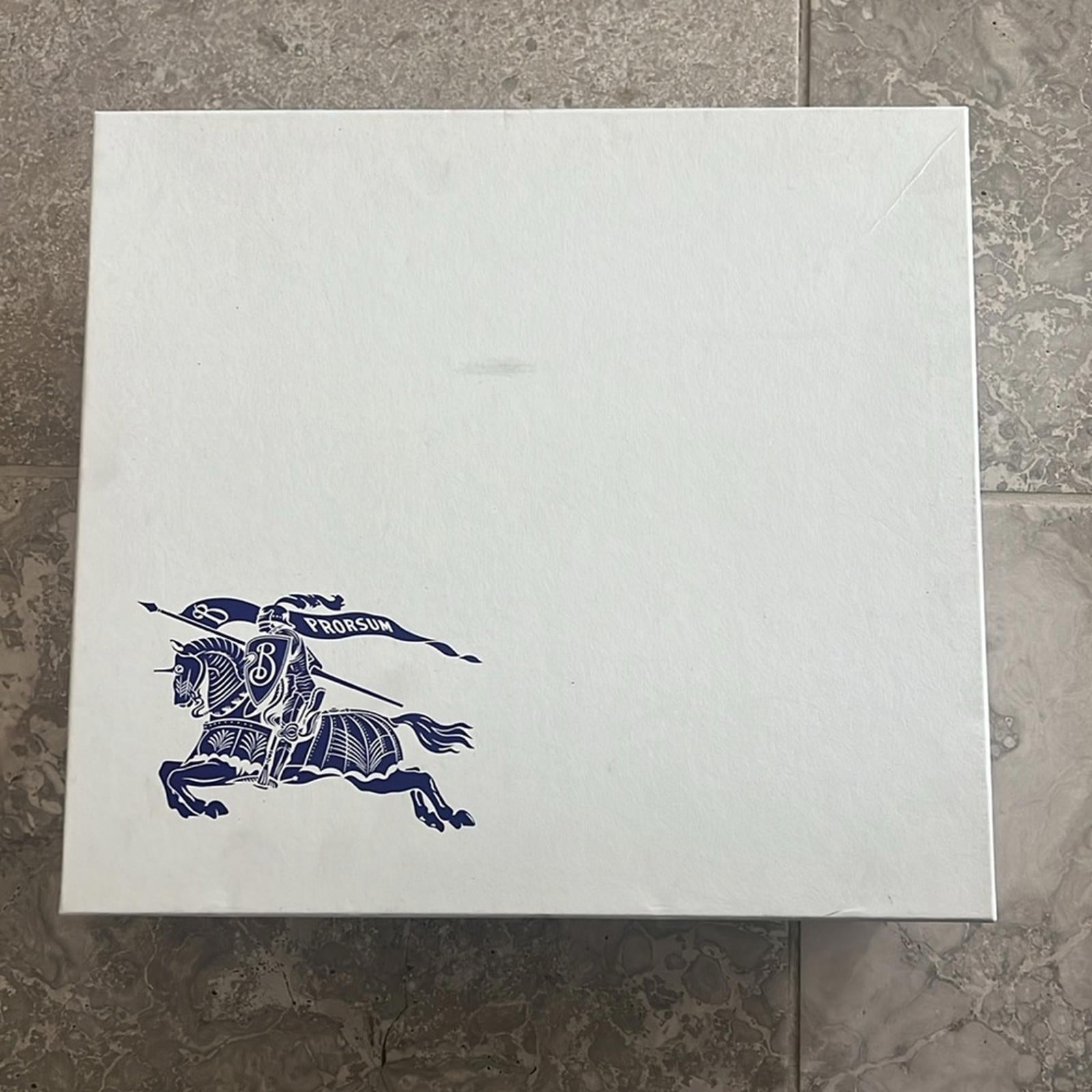 Burberry Check Pillow Padded Snow Boots, Size 40 NEW in Box $1,050 +DustBag