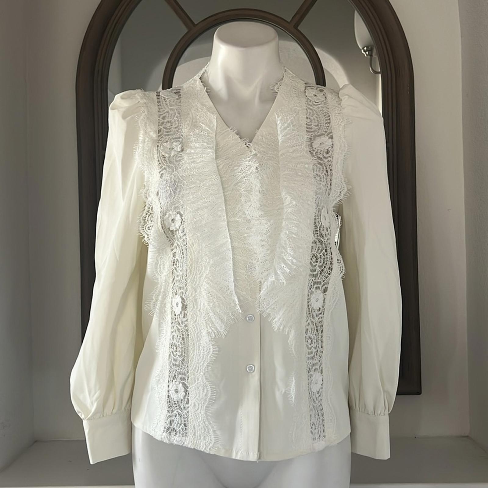 Beulah Style Lace V-Neck Blouse in White, Size XS NEW w/Tag $154