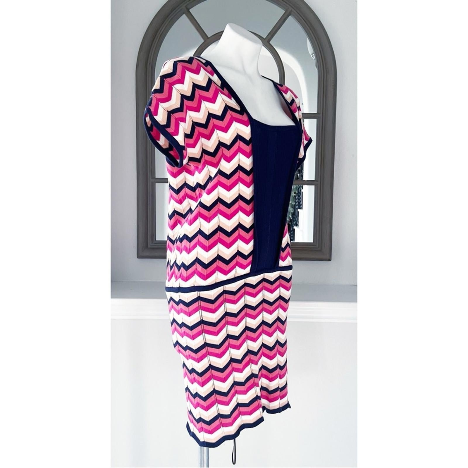 Trina Turk Knit Dress w/Chevron Pattern, Size 10 EXCELLENT!