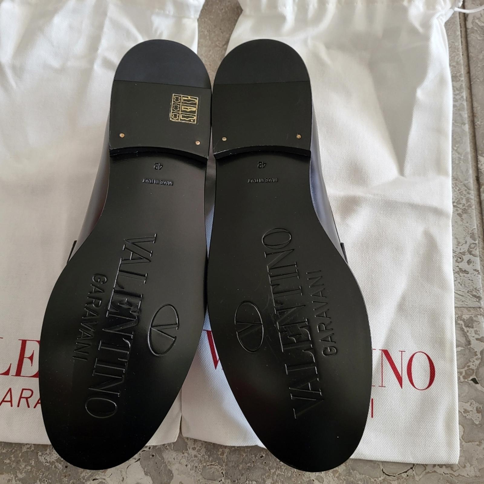 Valentino Garavani VLogo Chain Loafers in Black/Gold Size 42 NEW +DustBag $1,150
