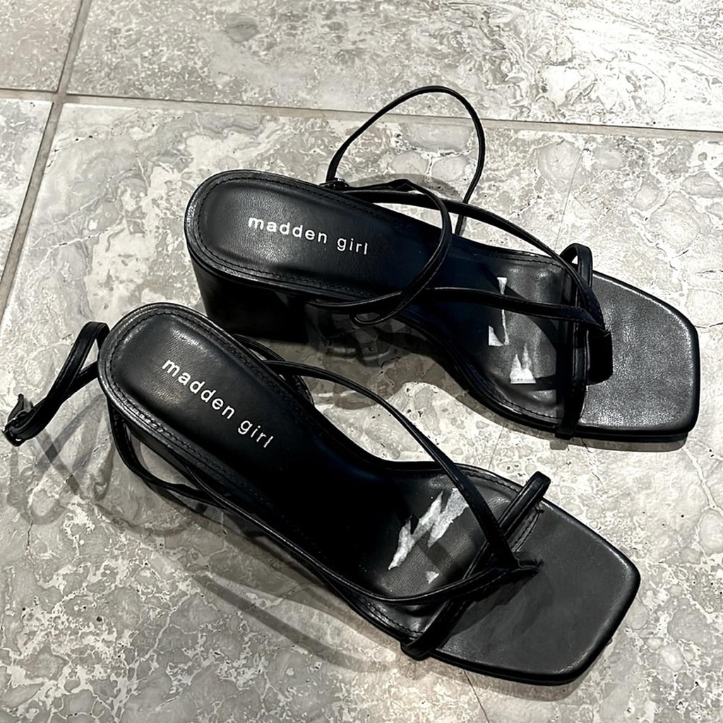 Madden Girl Marrvel Faux Leather Thong Block Heel Sandals, Size 9.5 NEW