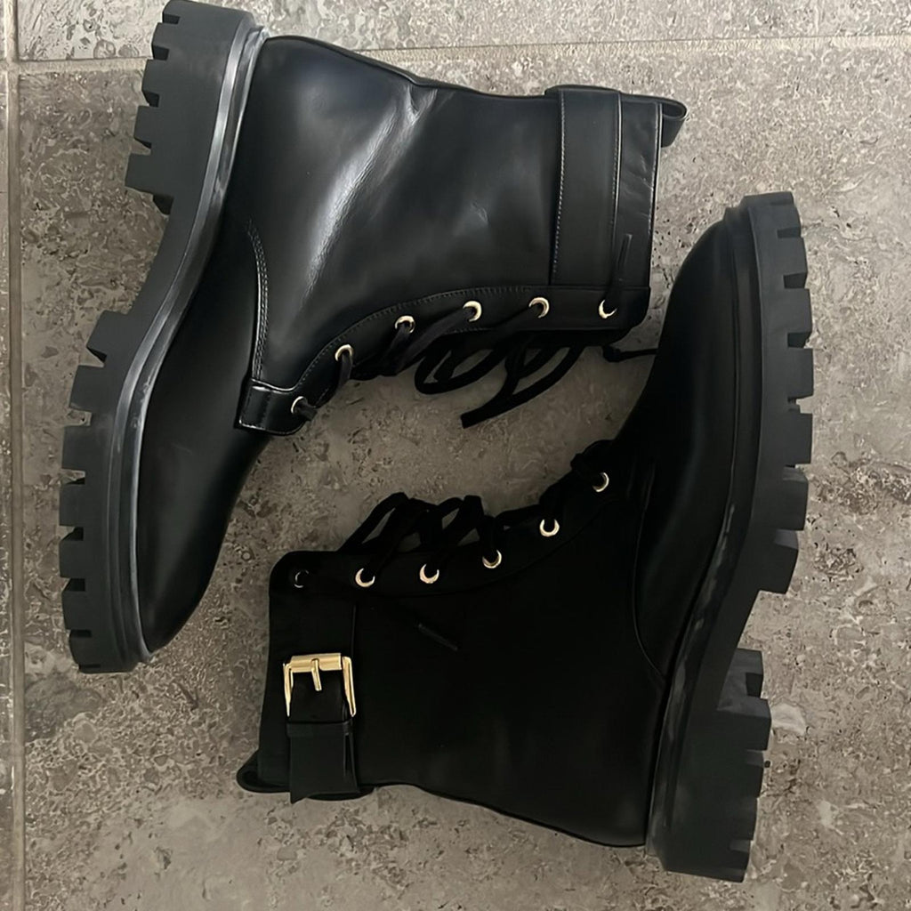 Stuart Weitzman Ultra Lug Sole Buckle Combat Boots Size 41/10.5B New Retail $695