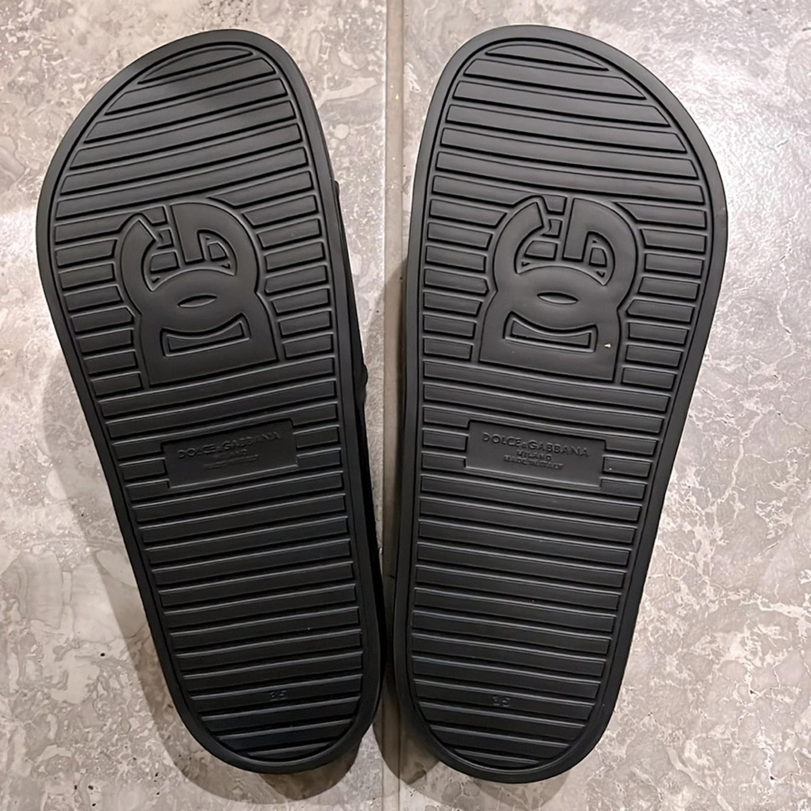 Dolce & Gabbana Rubber beachwear sliders with DG logo Size 35, New in Box