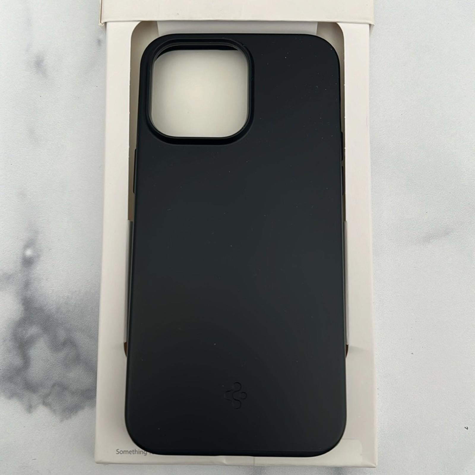Spigen Thin Fit Case for iPhone 6.7”P (2022) in Black NEW in Box