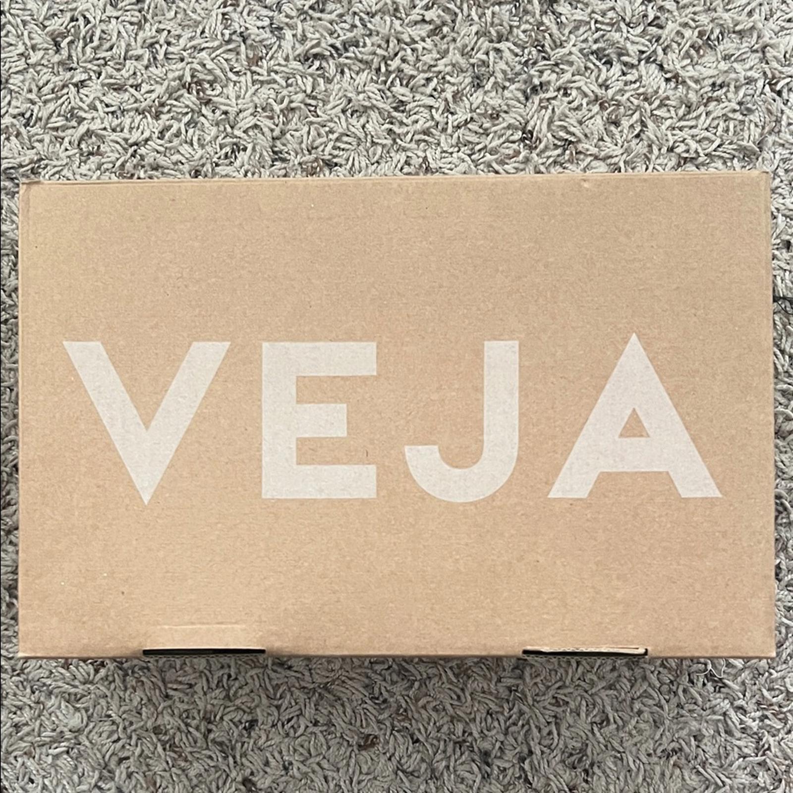 Veja Dekkan Alveomesh Sneakers in Natural White, Size 36, NEW in Box