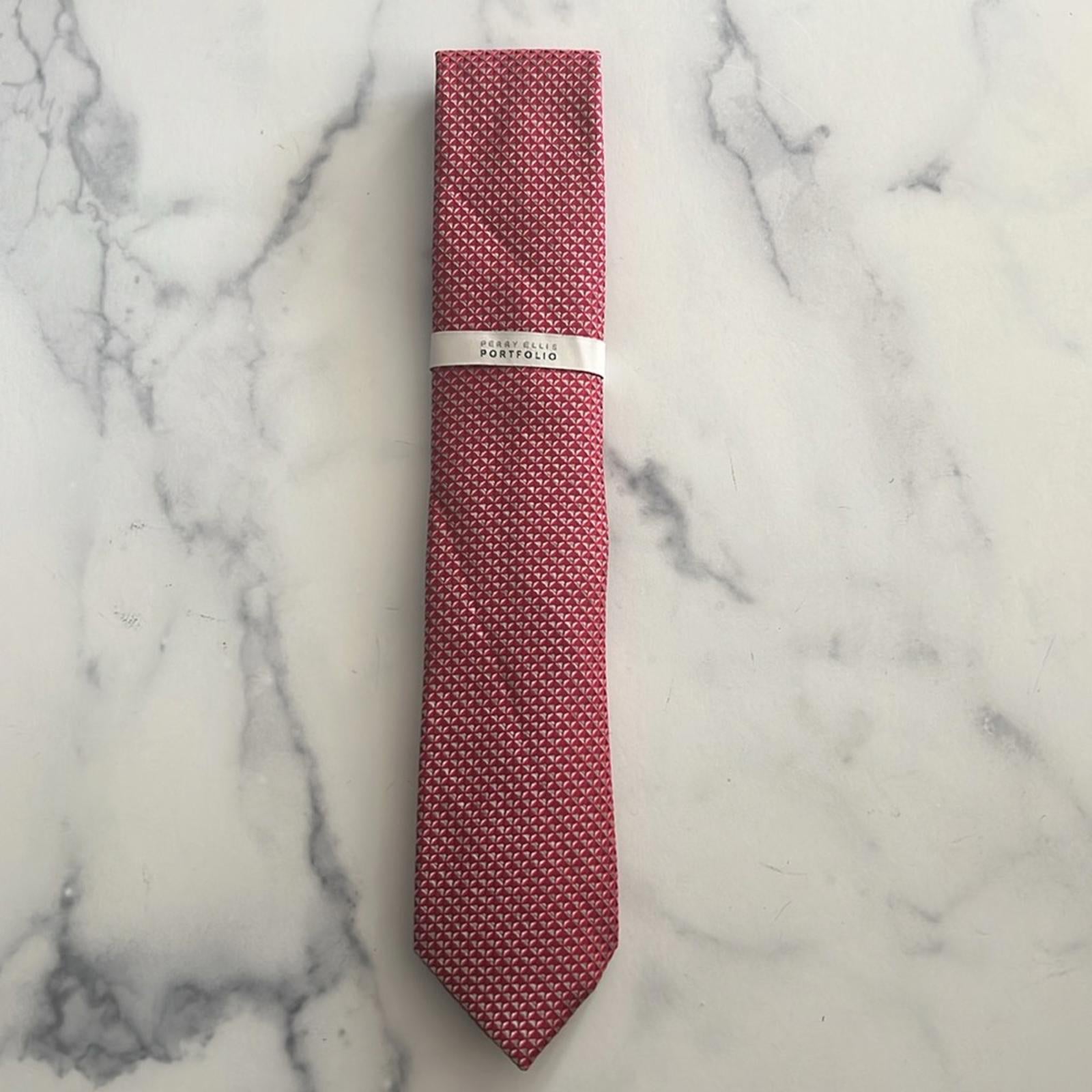 Perry Ellis Men's Serrano Mini Neat Tie in Red, One Size New w/Tag $55