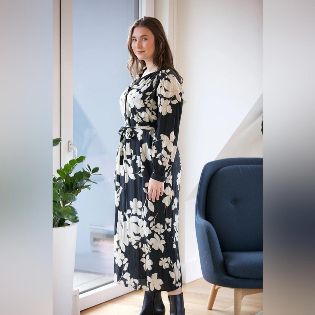Velvet by Graham & Spencer Josepha Floral Midi Dress, NWT, Size S