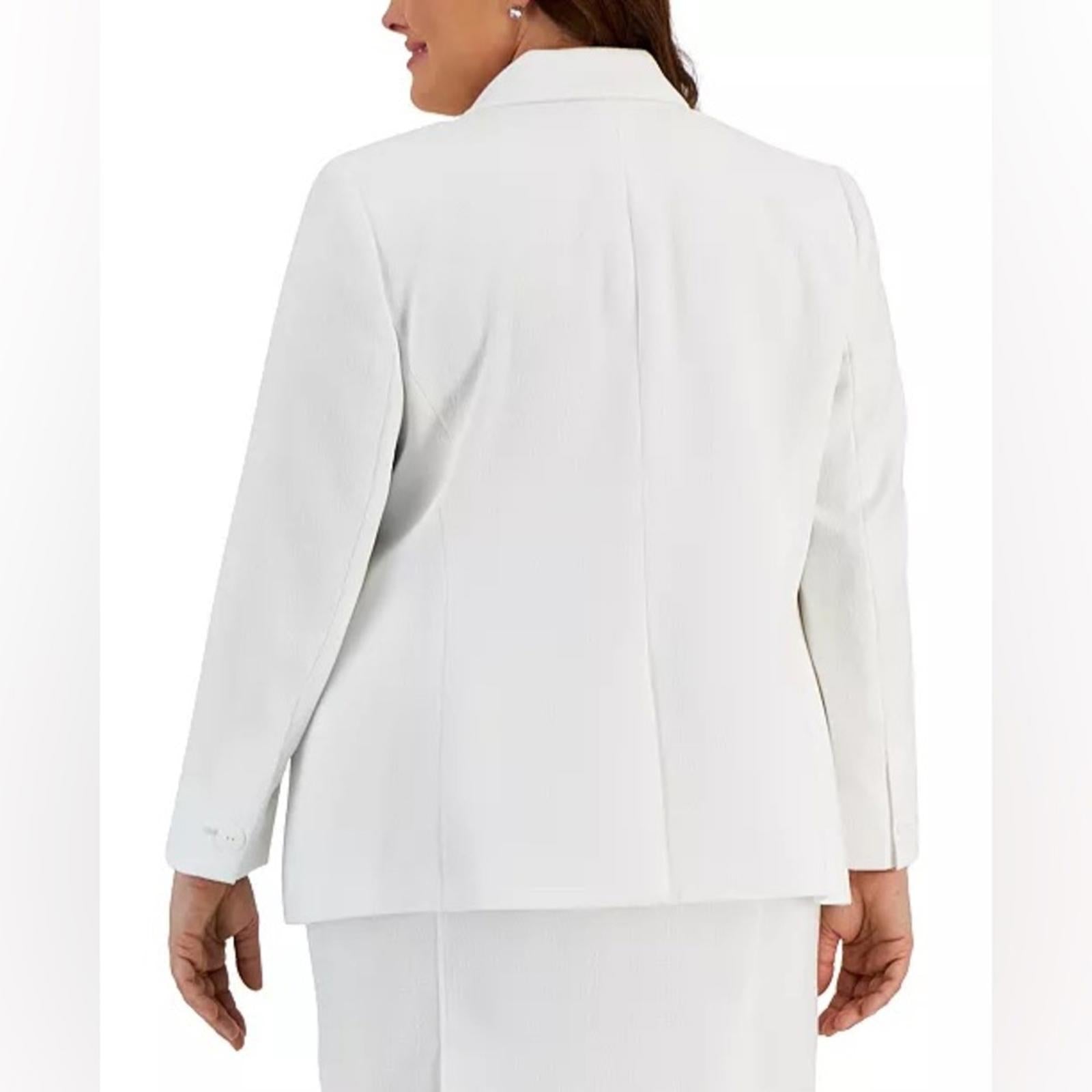 KASPER Three-Button Peak Lapel Jacket in White, Petite Size 2 New w/Tag $129